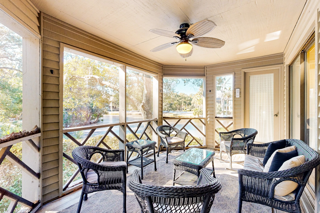 Waterfront Family Retreat with Pond Views - Close to Tennis and Golf - Dogs Welcome