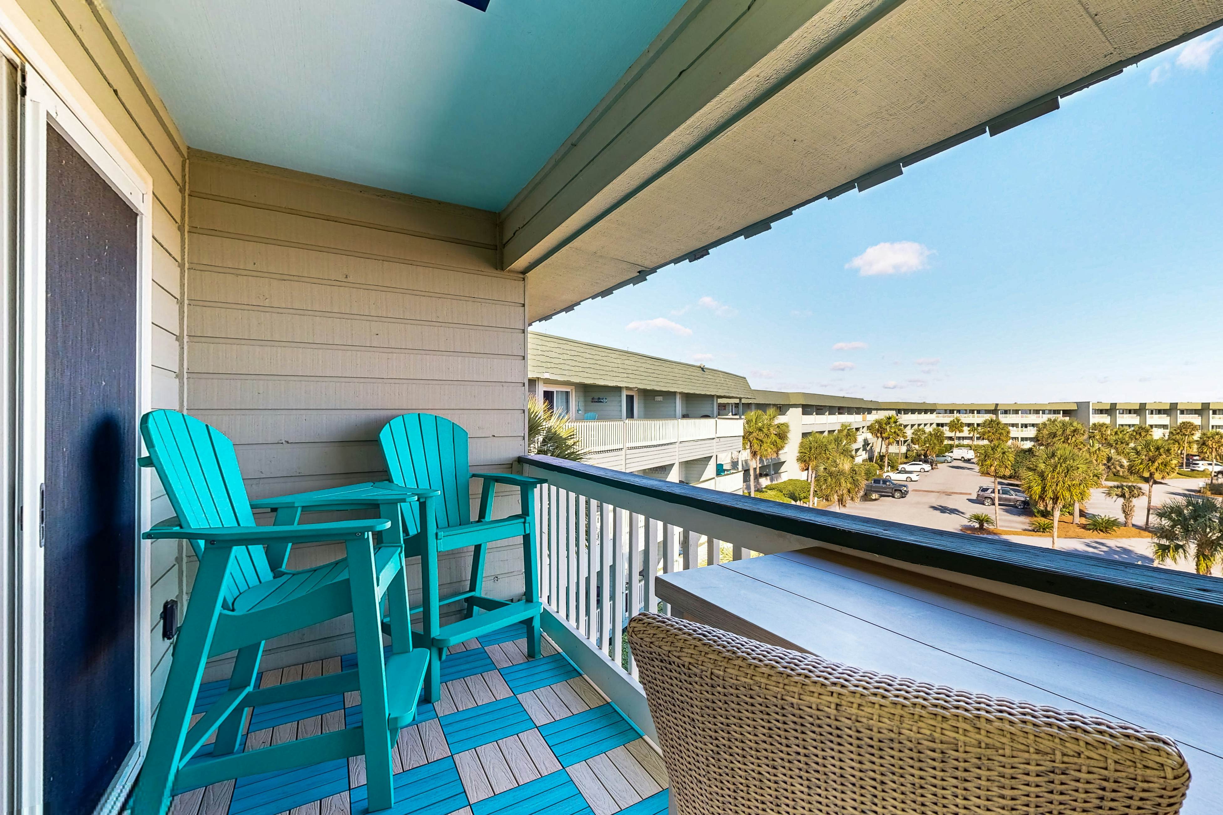 Oceanview Condo- Great view of pier and ocean close to downtown