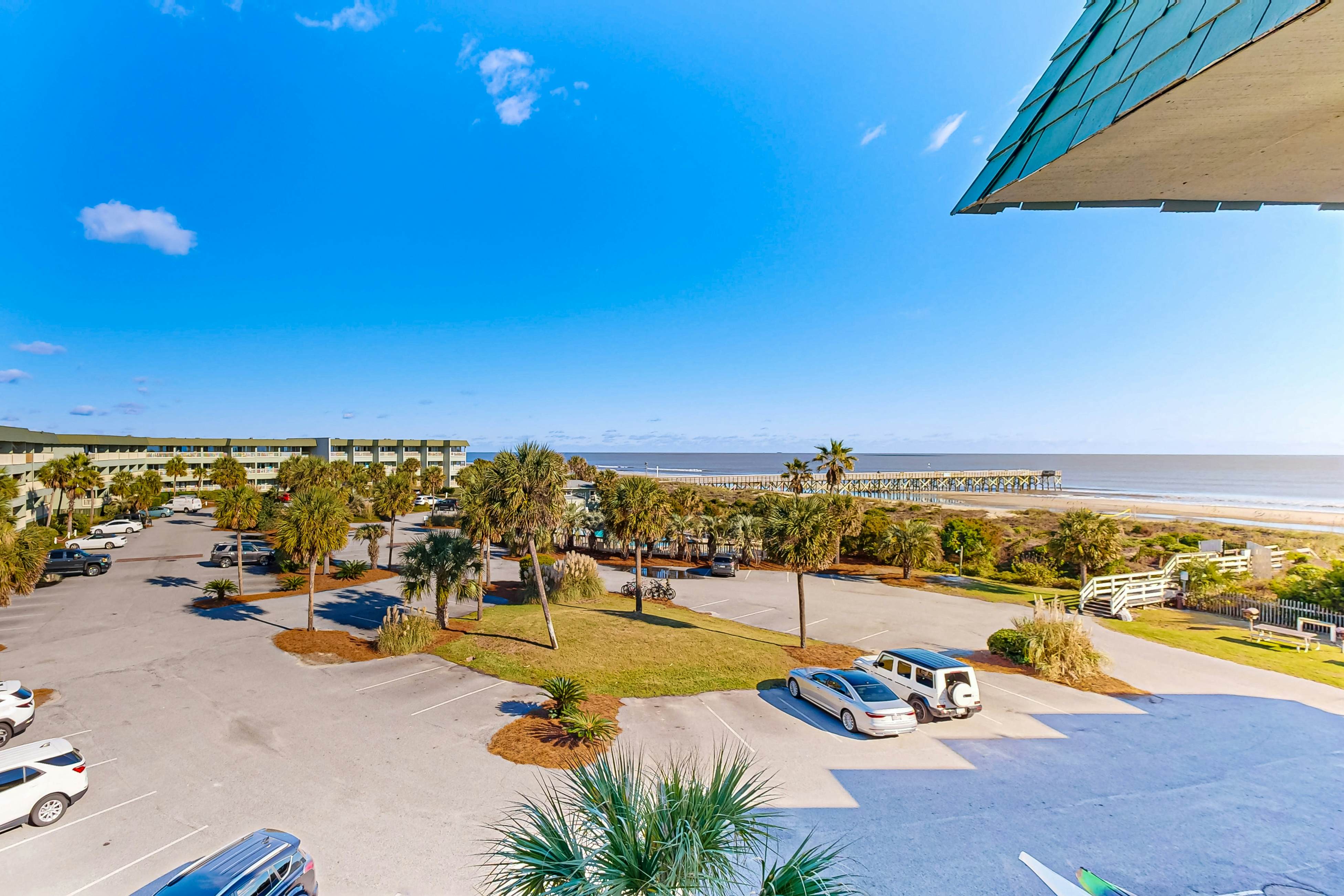 Oceanview Condo- Great view of pier and ocean close to downtown