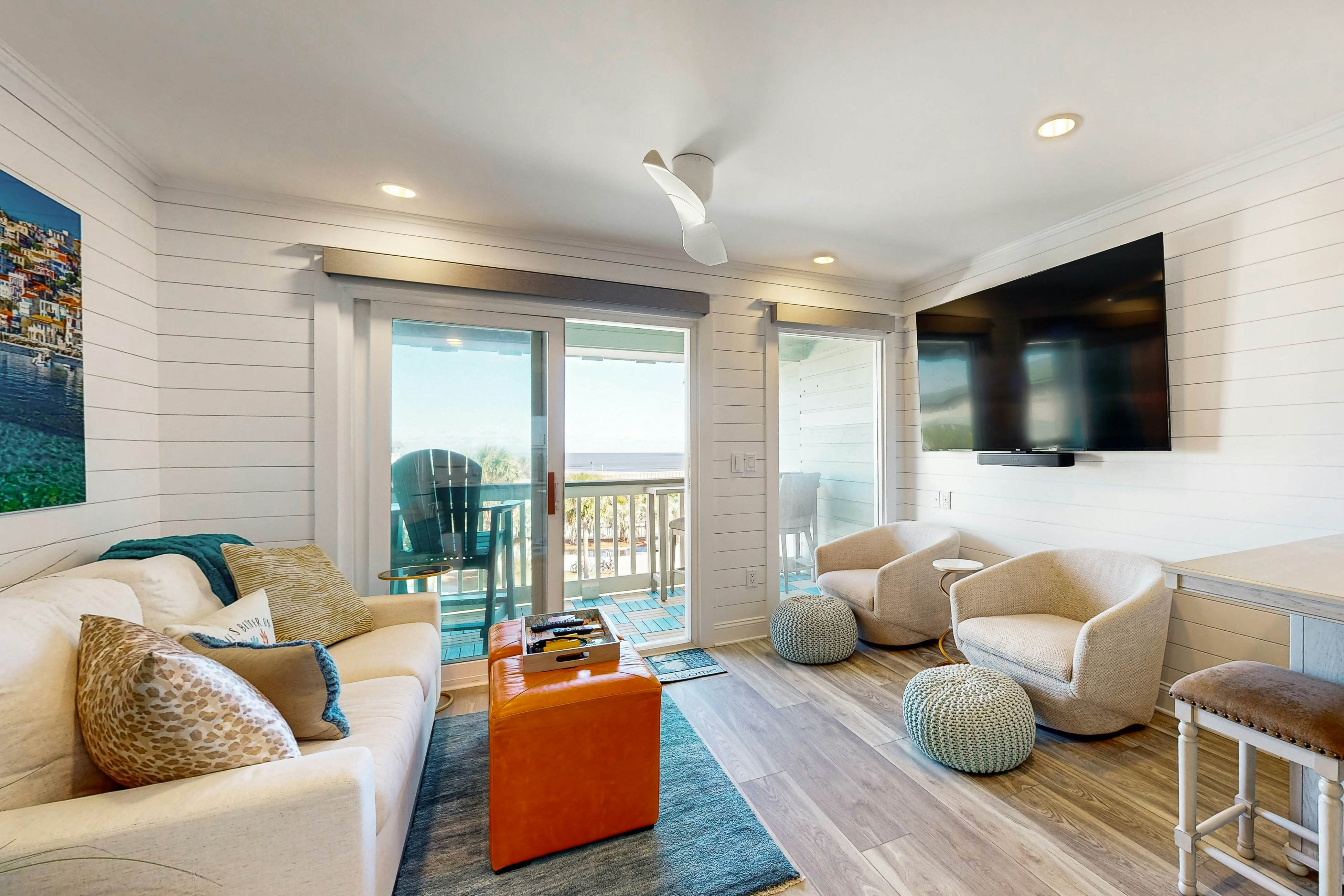 Oceanview Condo- Great view of pier and ocean close to downtown