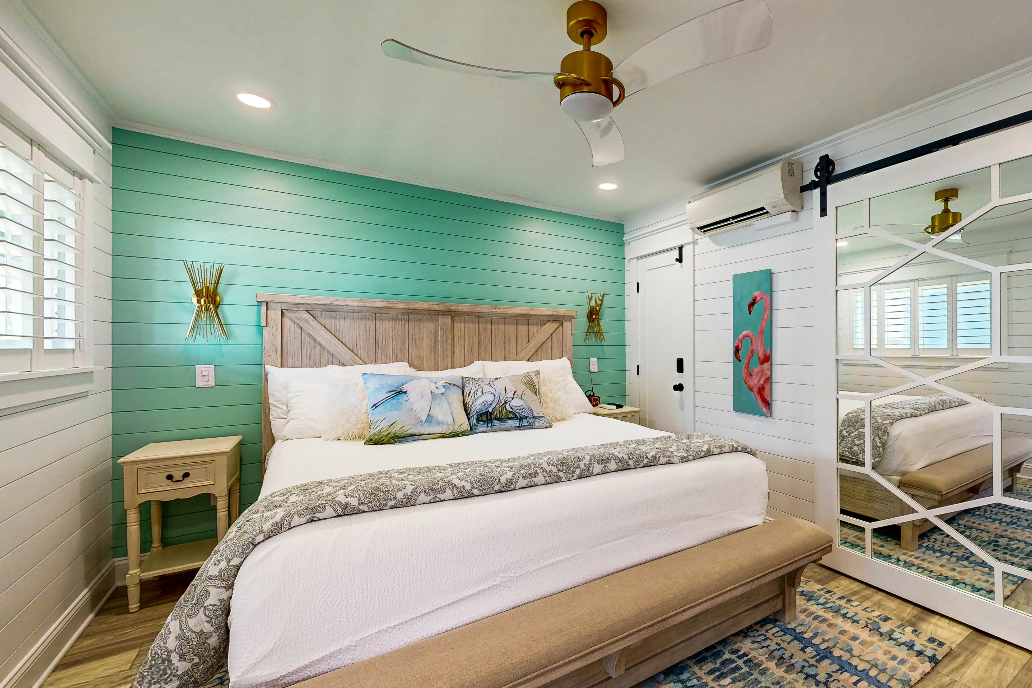 Oceanview Condo- Great view of pier and ocean close to downtown