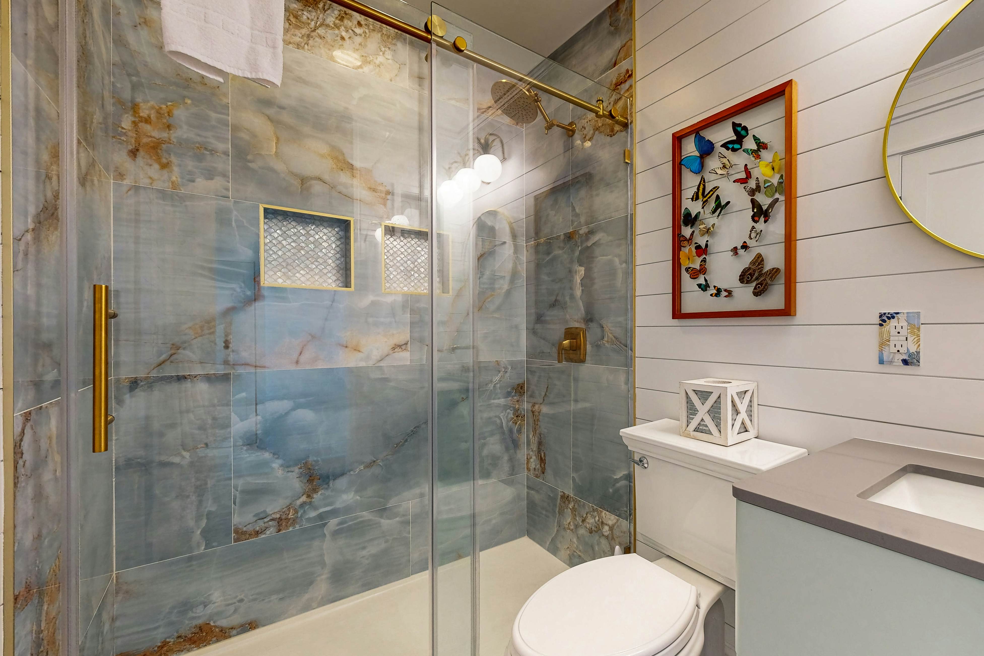 Oceanview Condo- Great view of pier and ocean close to downtown