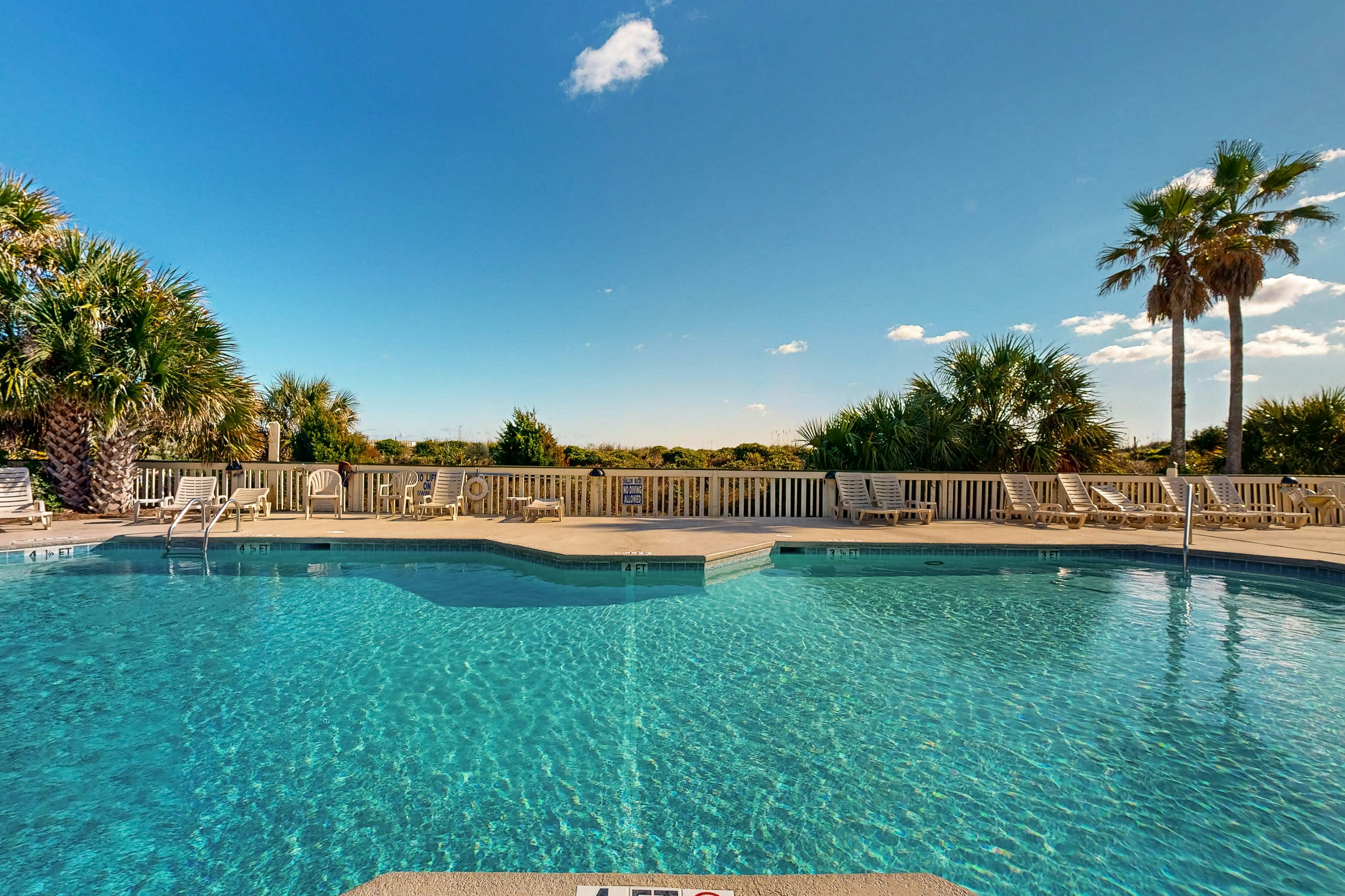 Oceanview Condo- Great view of pier and ocean close to downtown