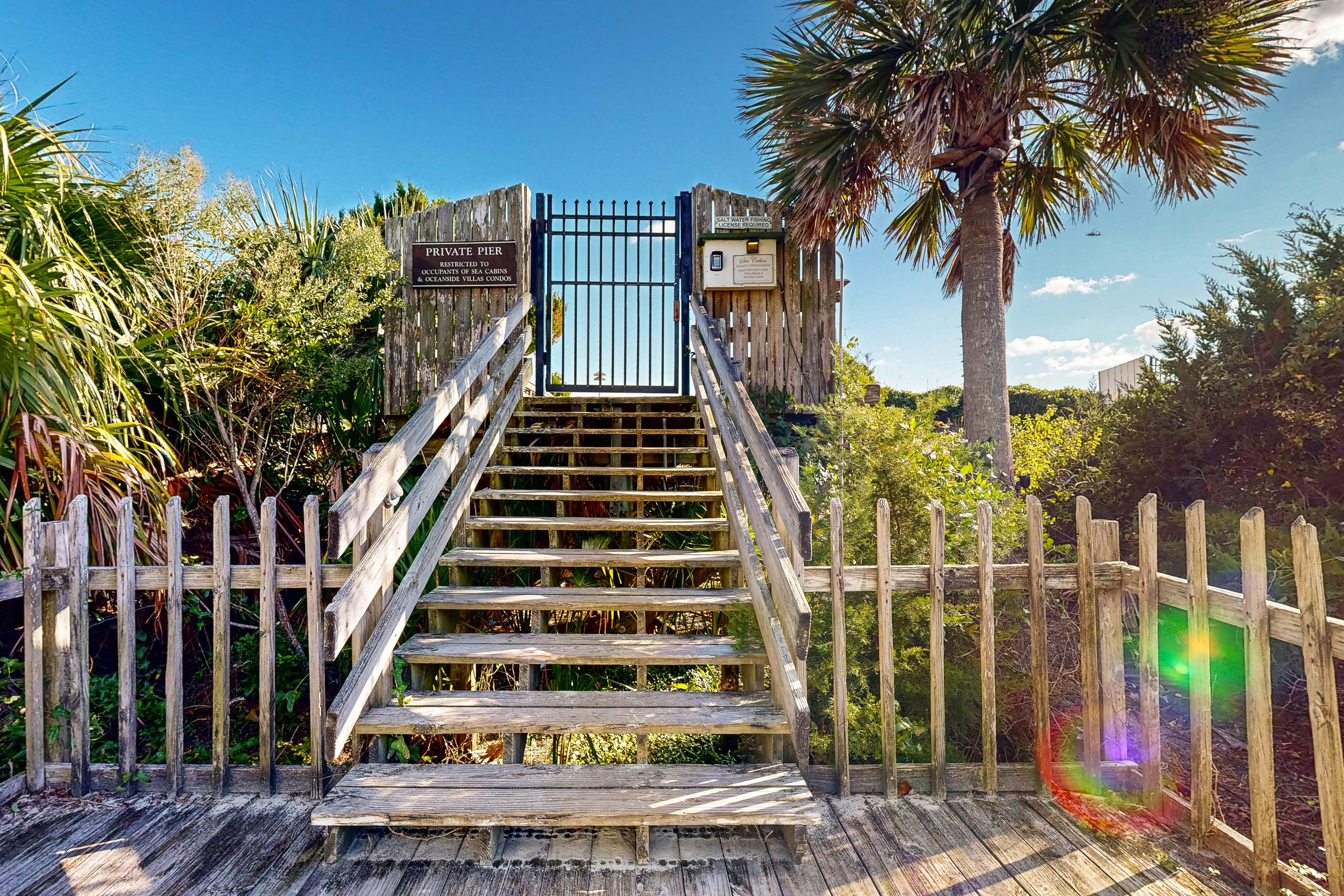 Oceanview Condo- Great view of pier and ocean close to downtown