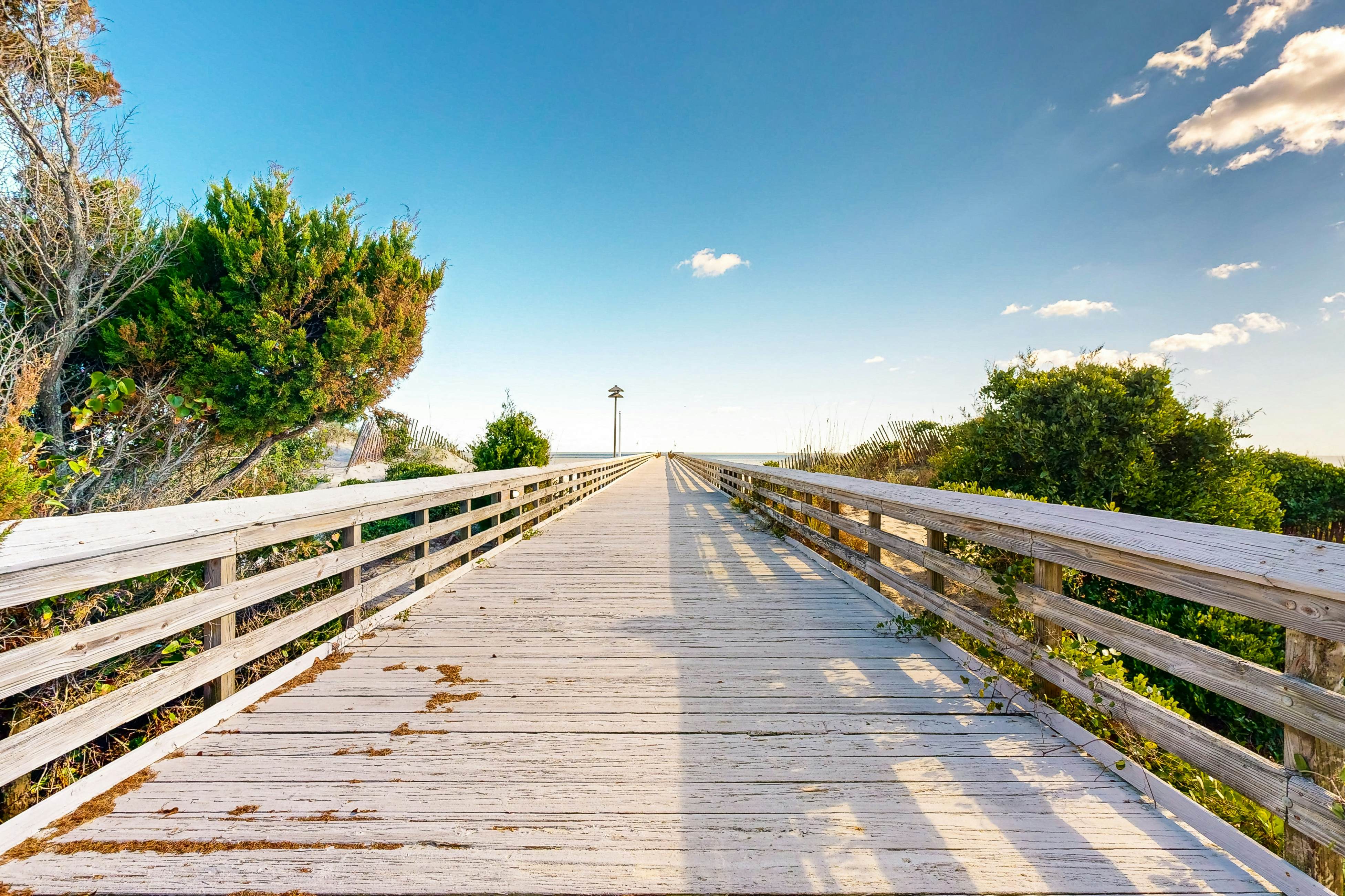 Oceanview Condo- Great view of pier and ocean close to downtown