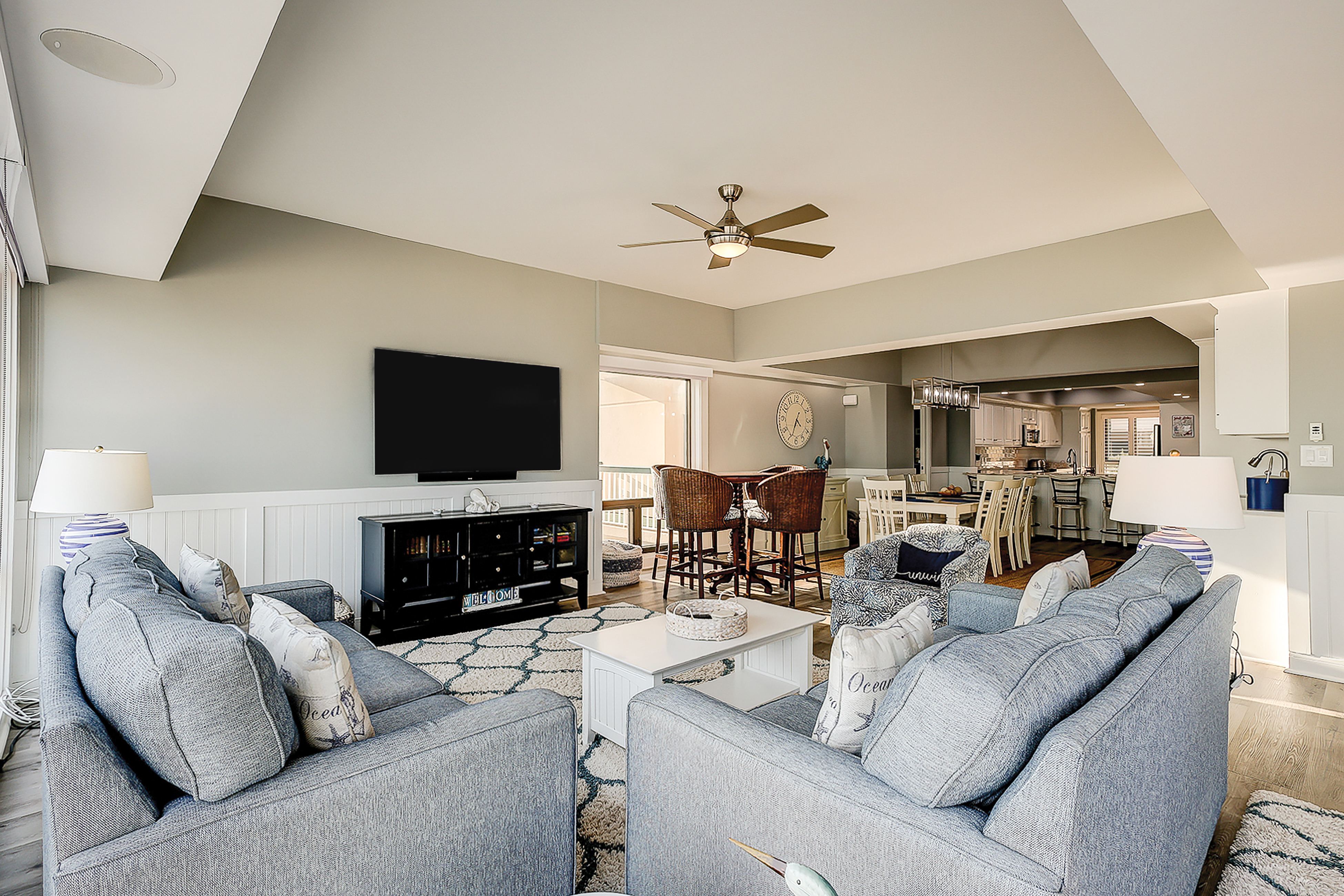 Oceanfront condo on the beach with shared pool, hot tub, & gorgeous decor