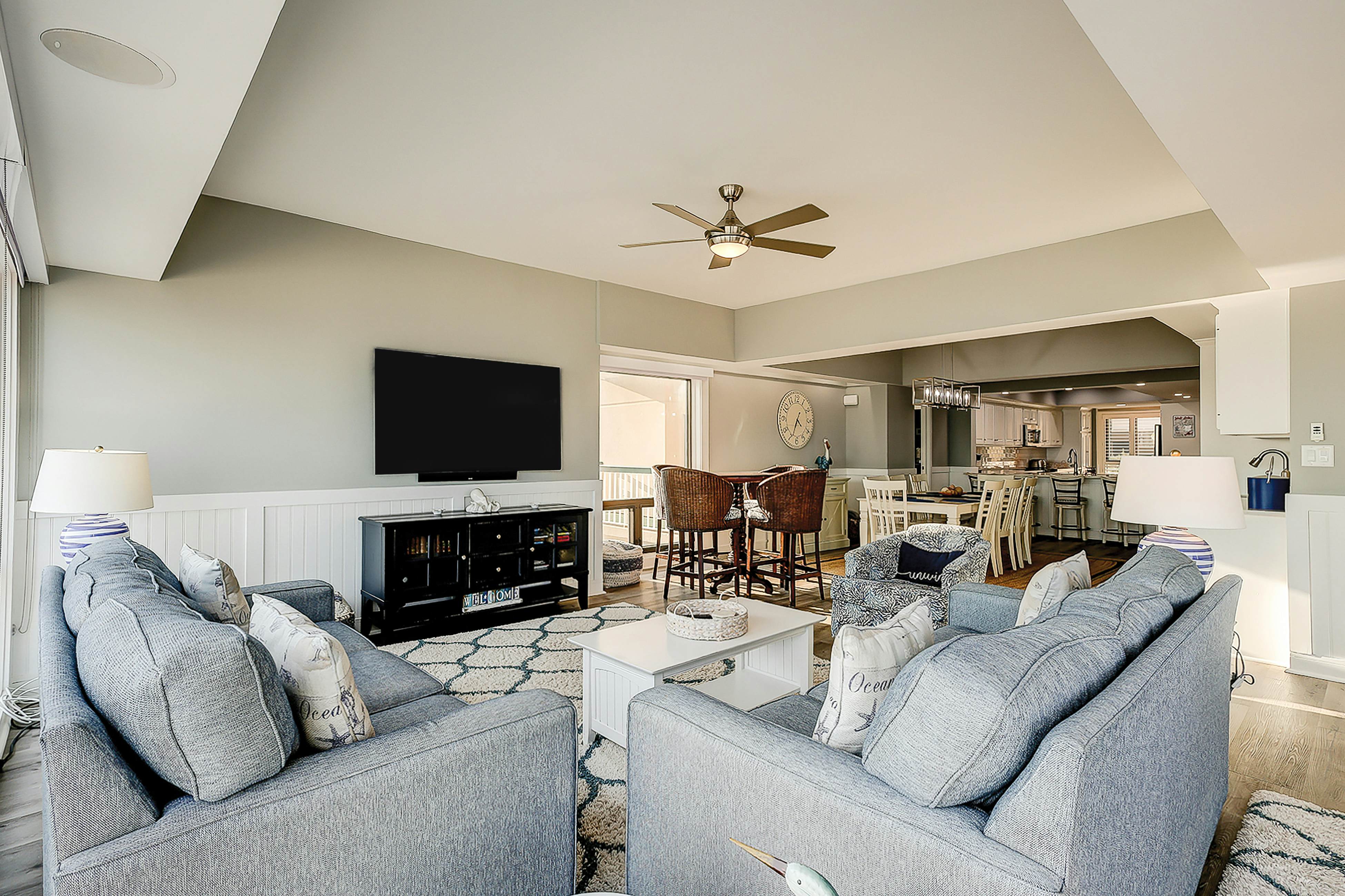 Oceanfront condo on the beach with shared pool, hot tub, & gorgeous decor