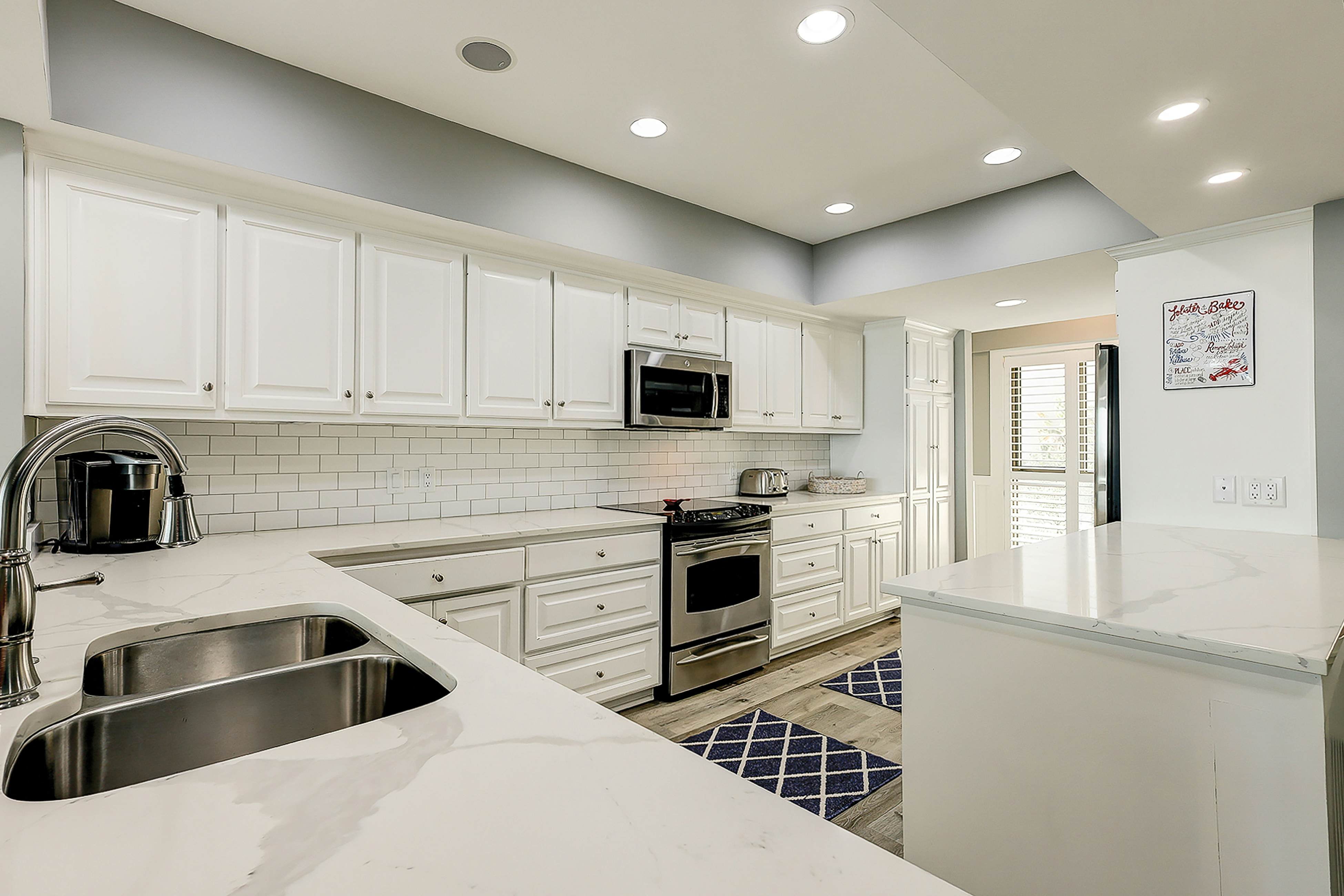 Oceanfront condo on the beach with shared pool, hot tub, & gorgeous decor