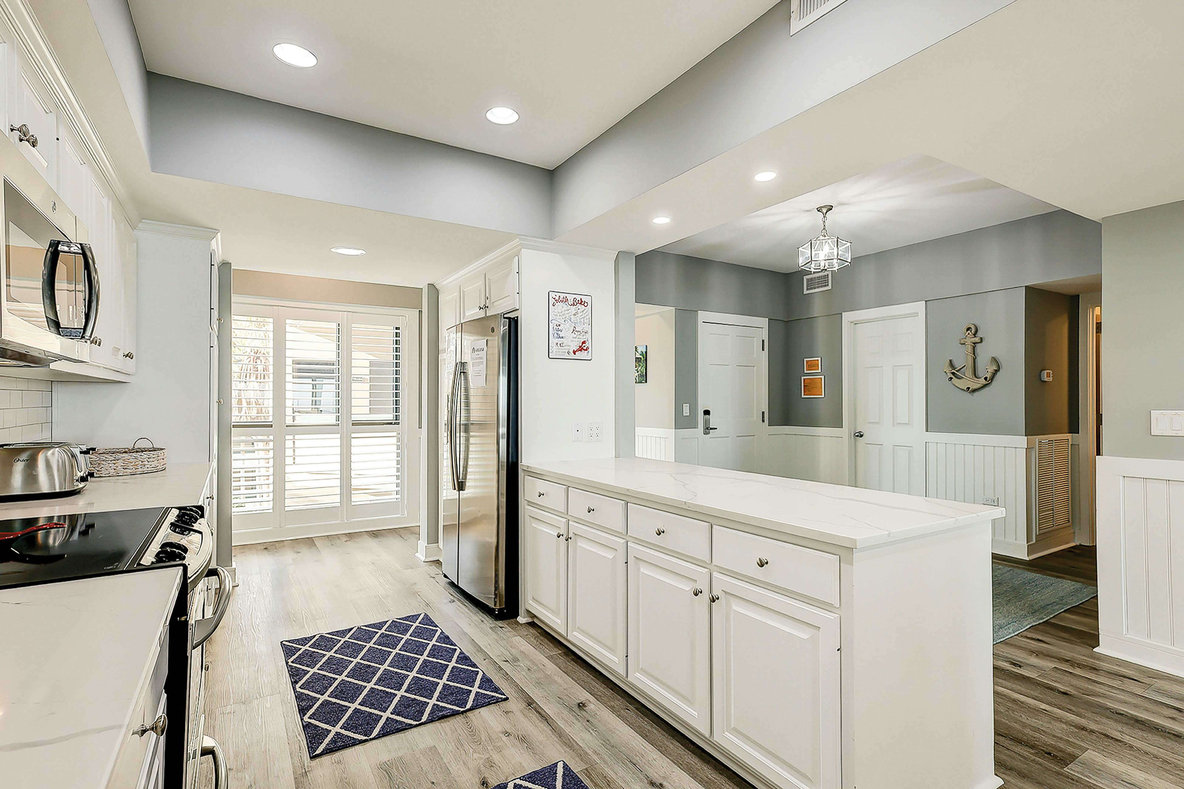 Oceanfront condo on the beach with shared pool, hot tub, & gorgeous decor