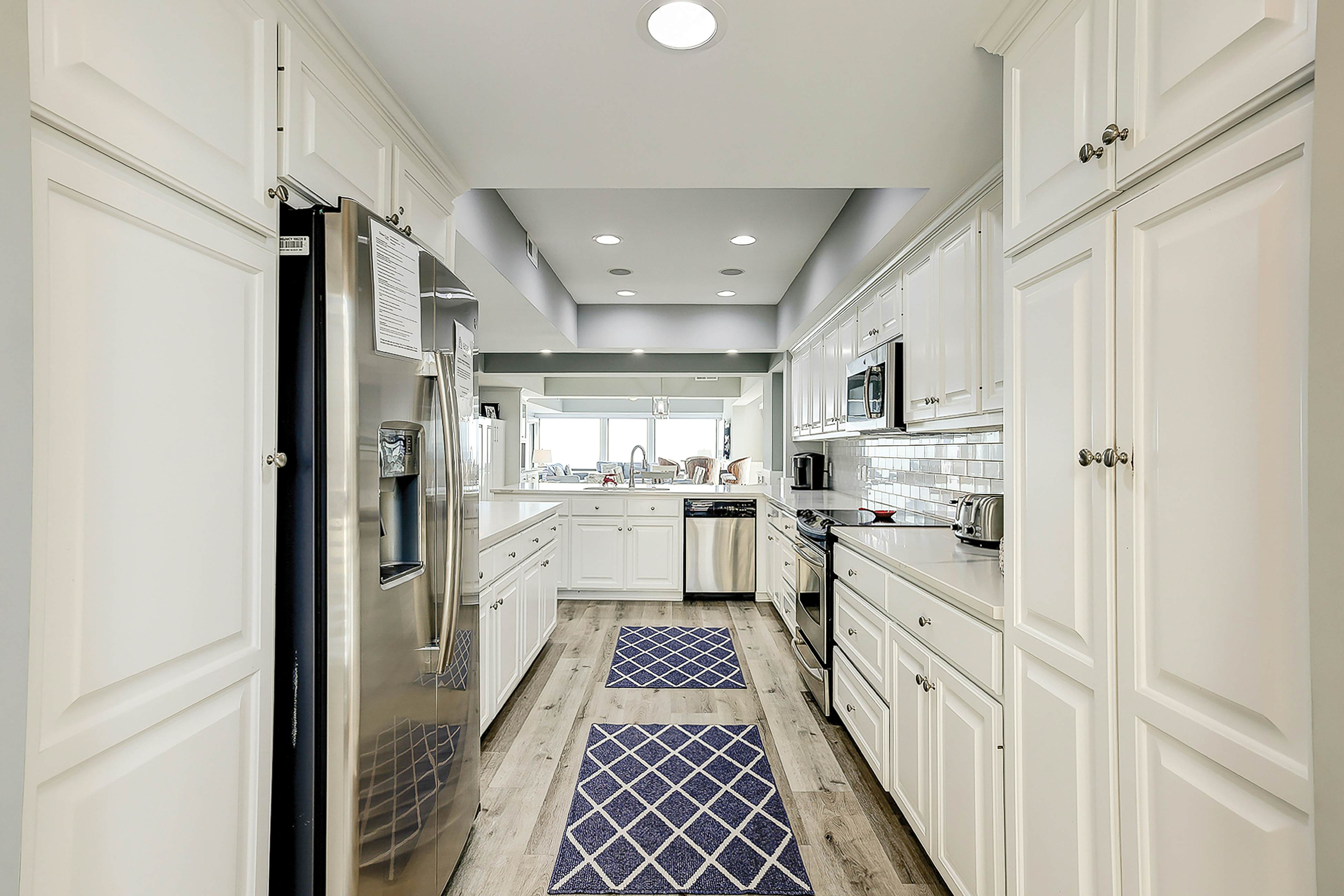 Oceanfront condo on the beach with shared pool, hot tub, & gorgeous decor