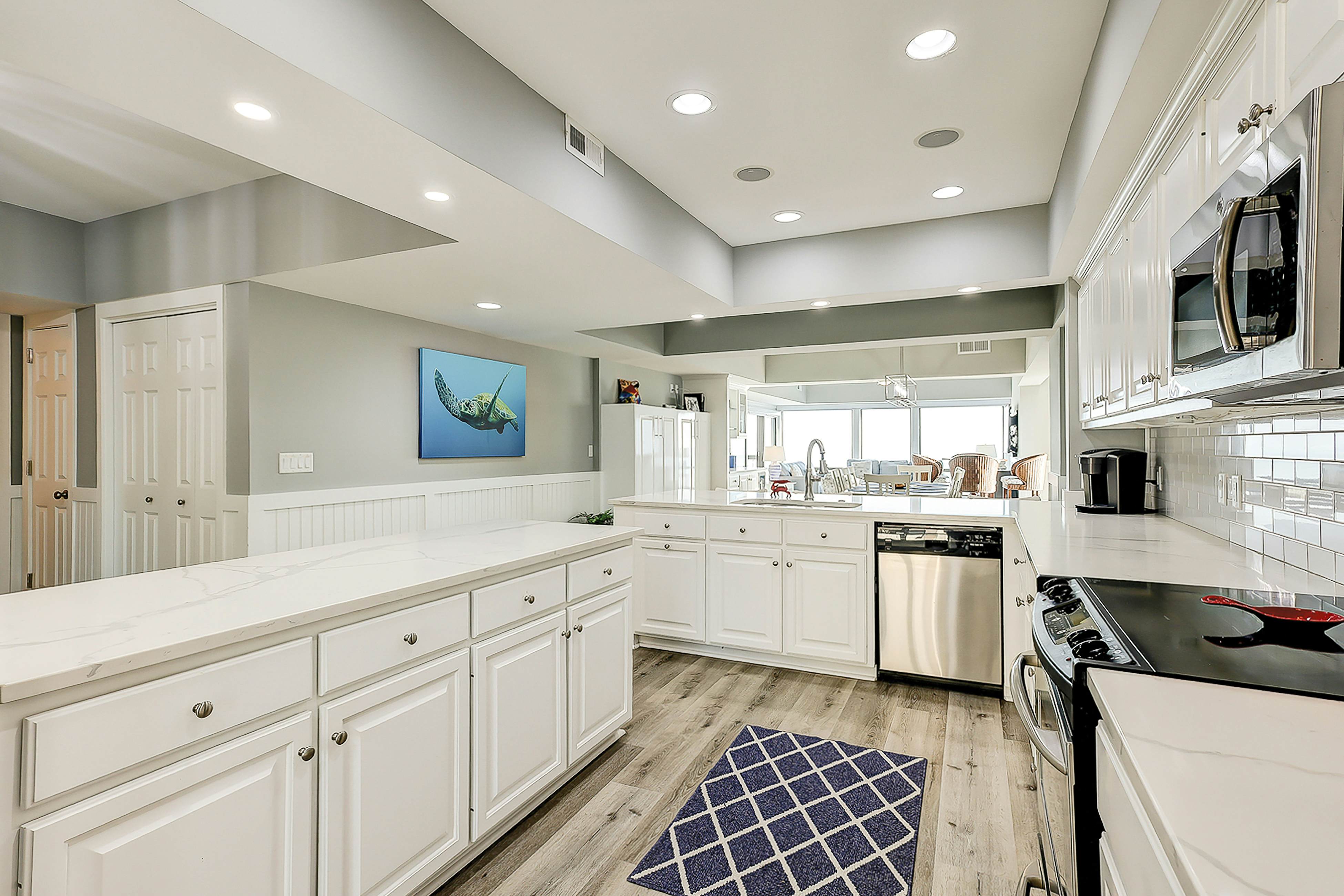 Oceanfront condo on the beach with shared pool, hot tub, & gorgeous decor