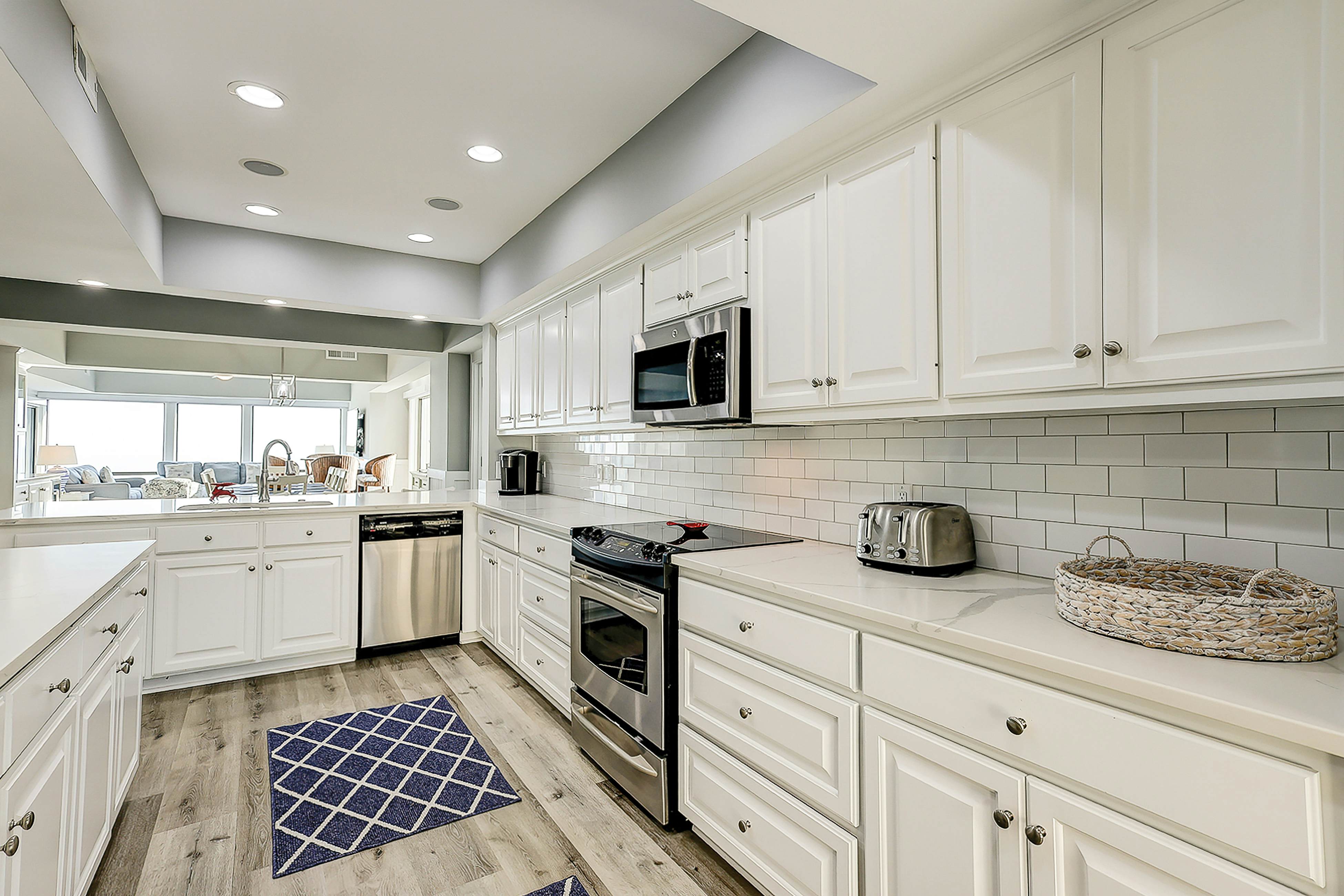 Oceanfront condo on the beach with shared pool, hot tub, & gorgeous decor