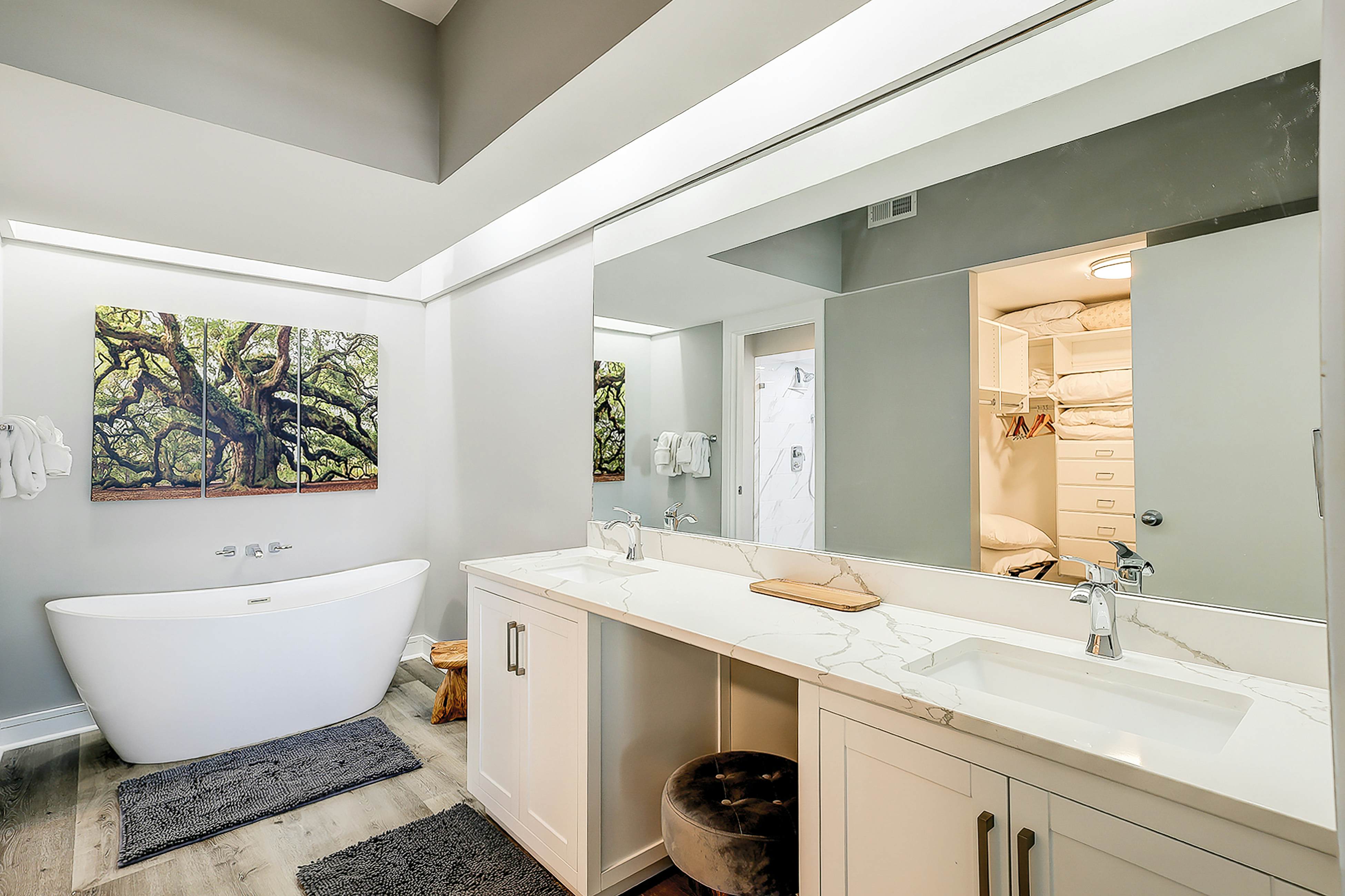 Oceanfront condo on the beach with shared pool, hot tub, & gorgeous decor