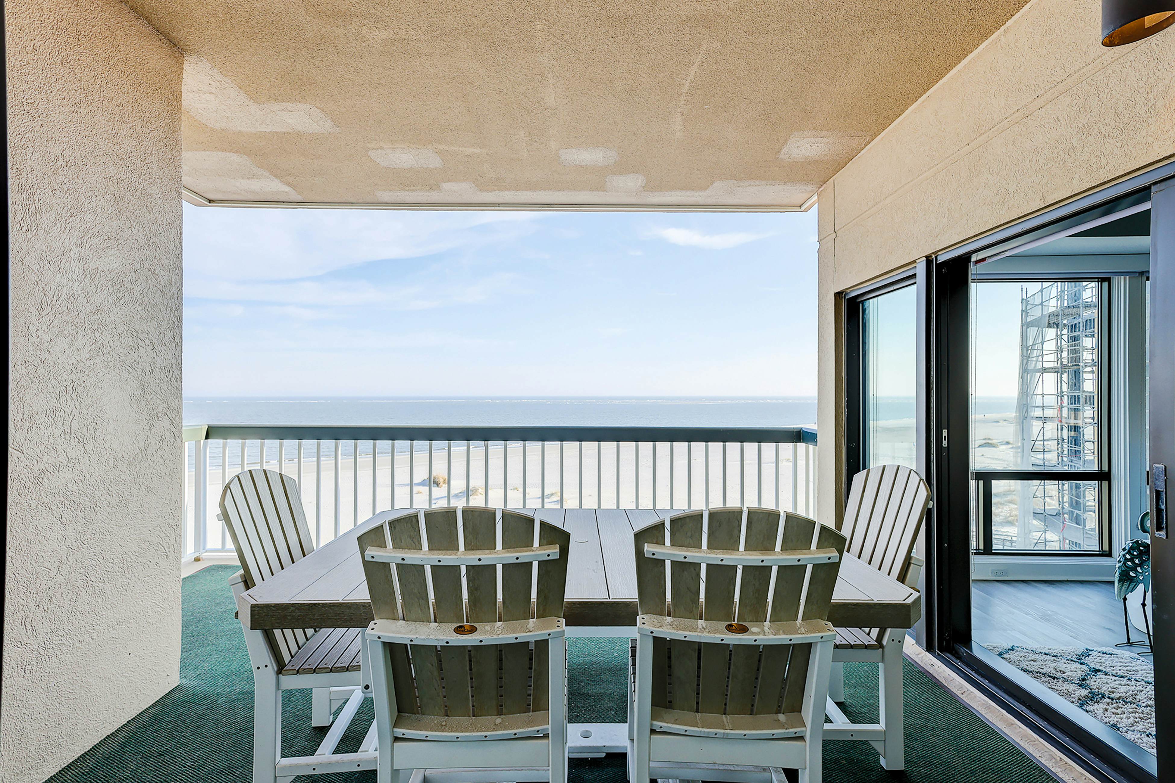 Oceanfront condo on the beach with shared pool, hot tub, & gorgeous decor
