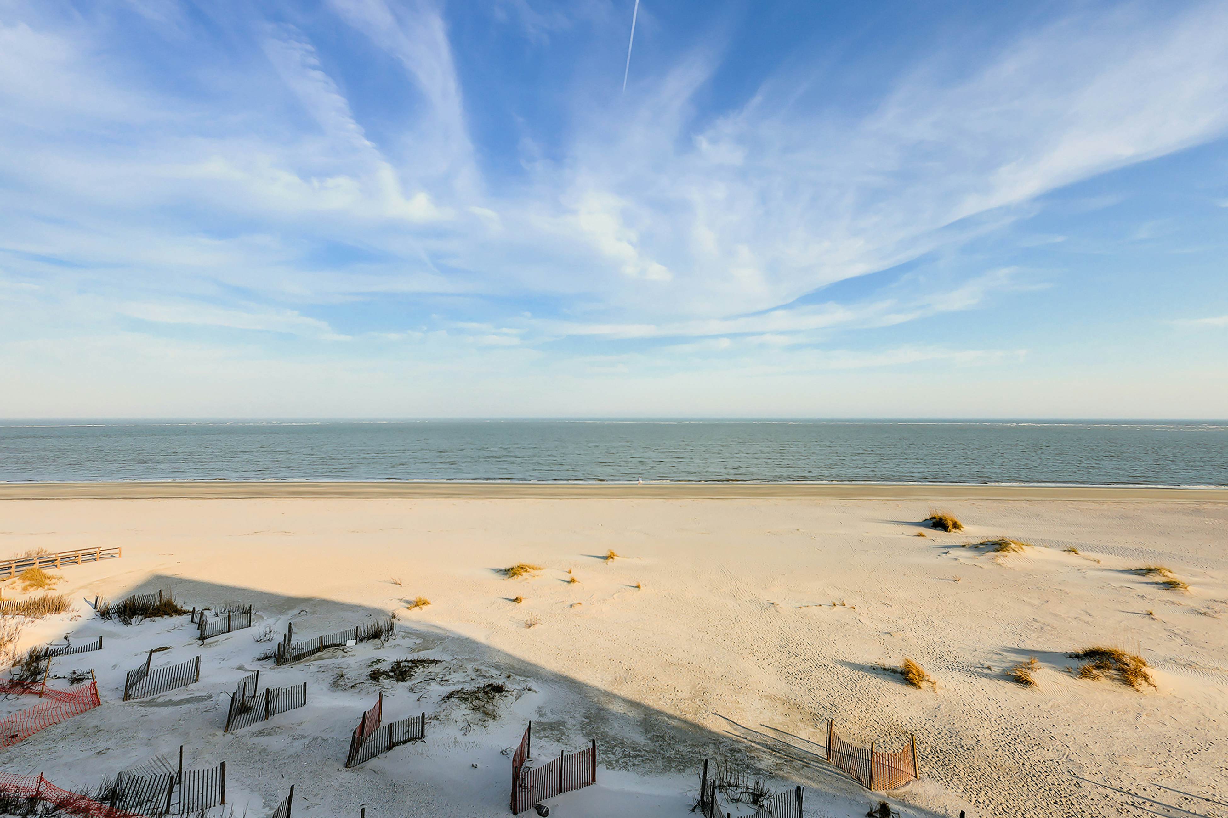 Oceanfront condo on the beach with shared pool, hot tub, & gorgeous decor