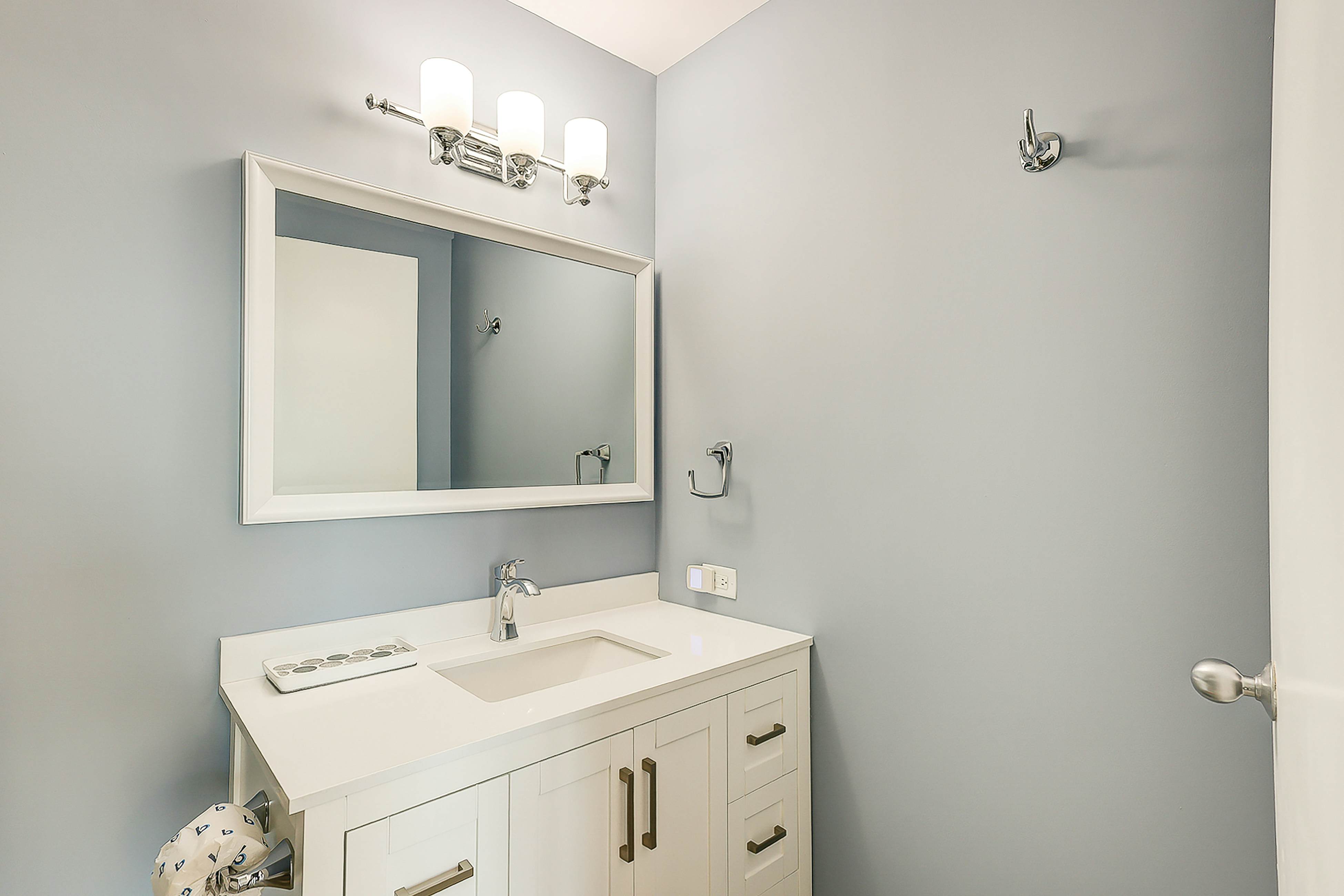 Oceanfront condo on the beach with shared pool, hot tub, & gorgeous decor