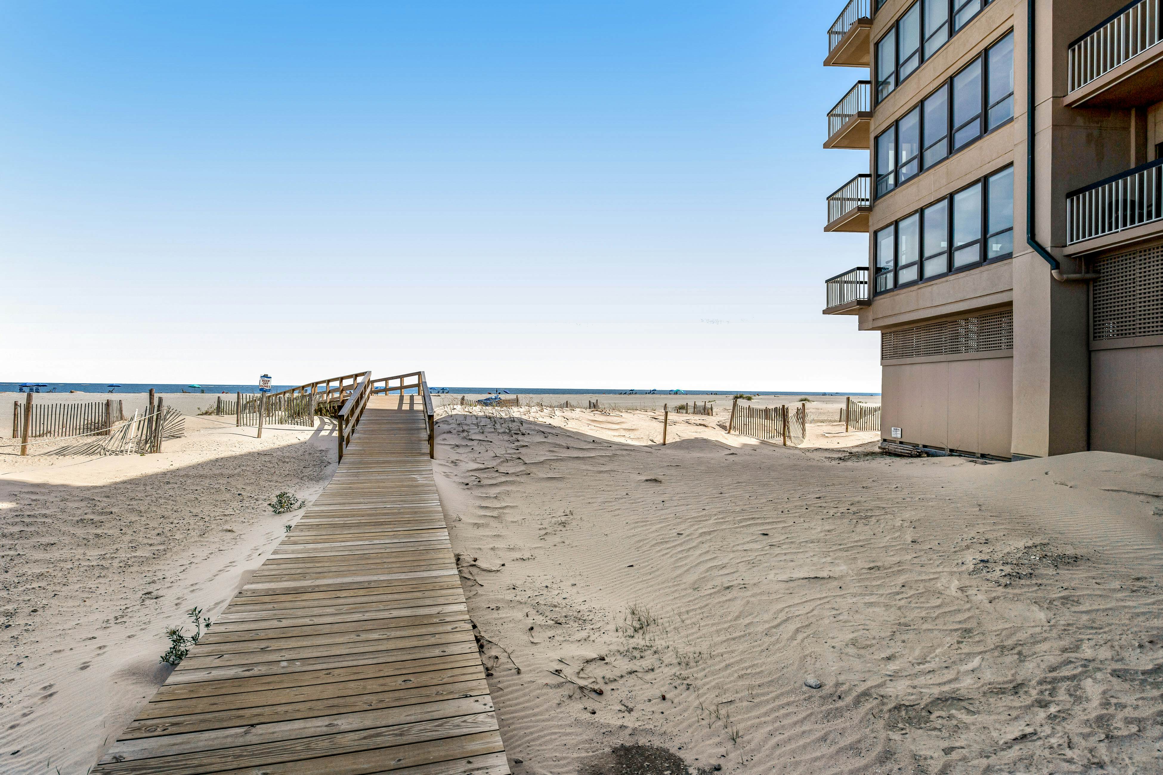 Oceanfront condo on the beach with shared pool, hot tub, & gorgeous decor