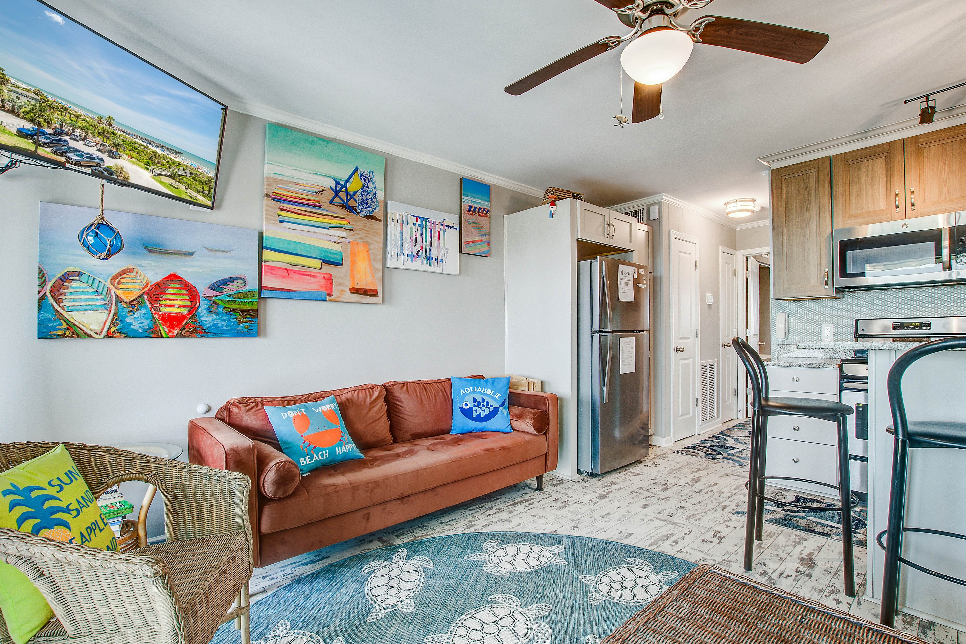 Renovated top-level villa w/ oceanfront view & community pool/pier