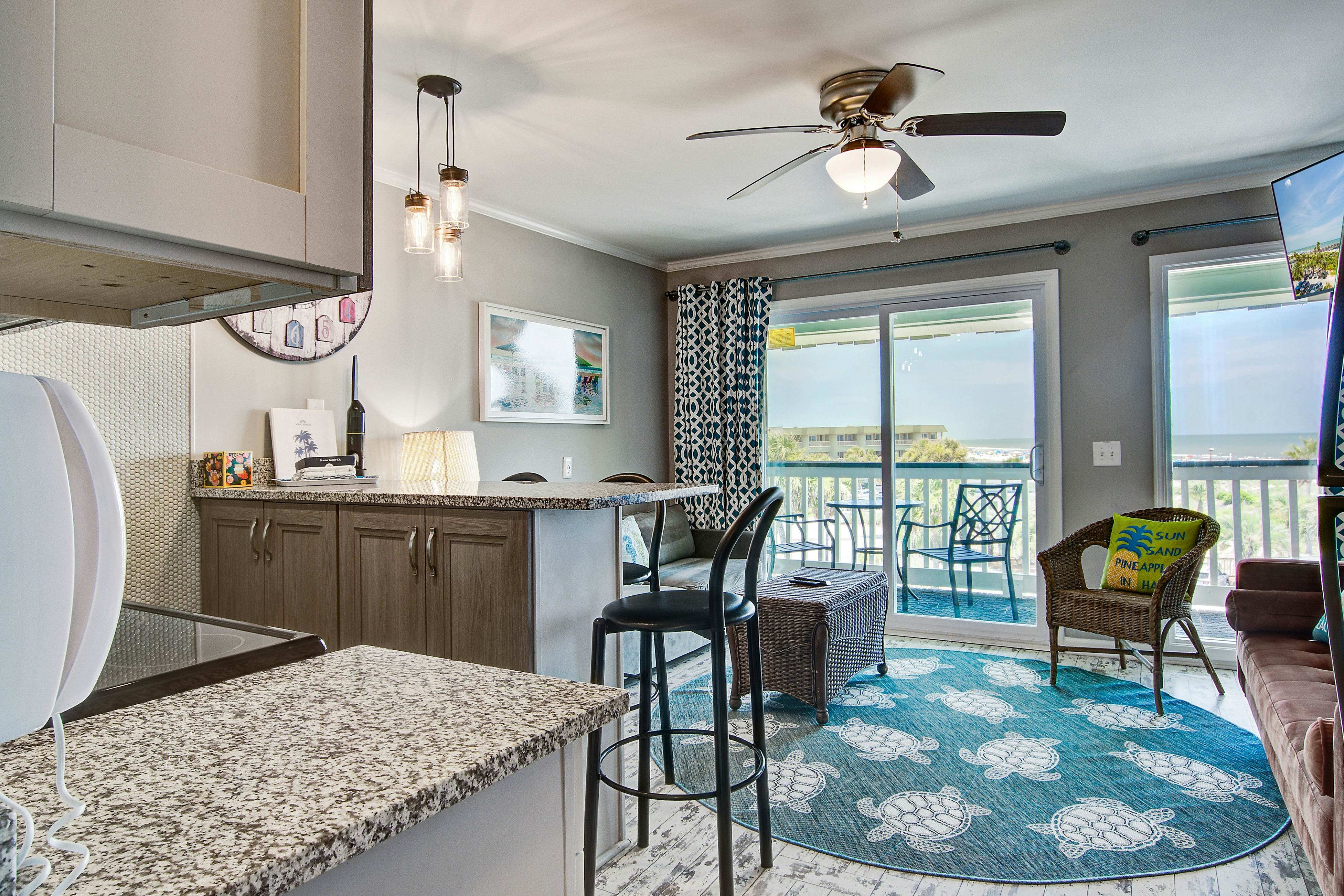 Renovated top-level villa w/ oceanfront view & community pool/pier