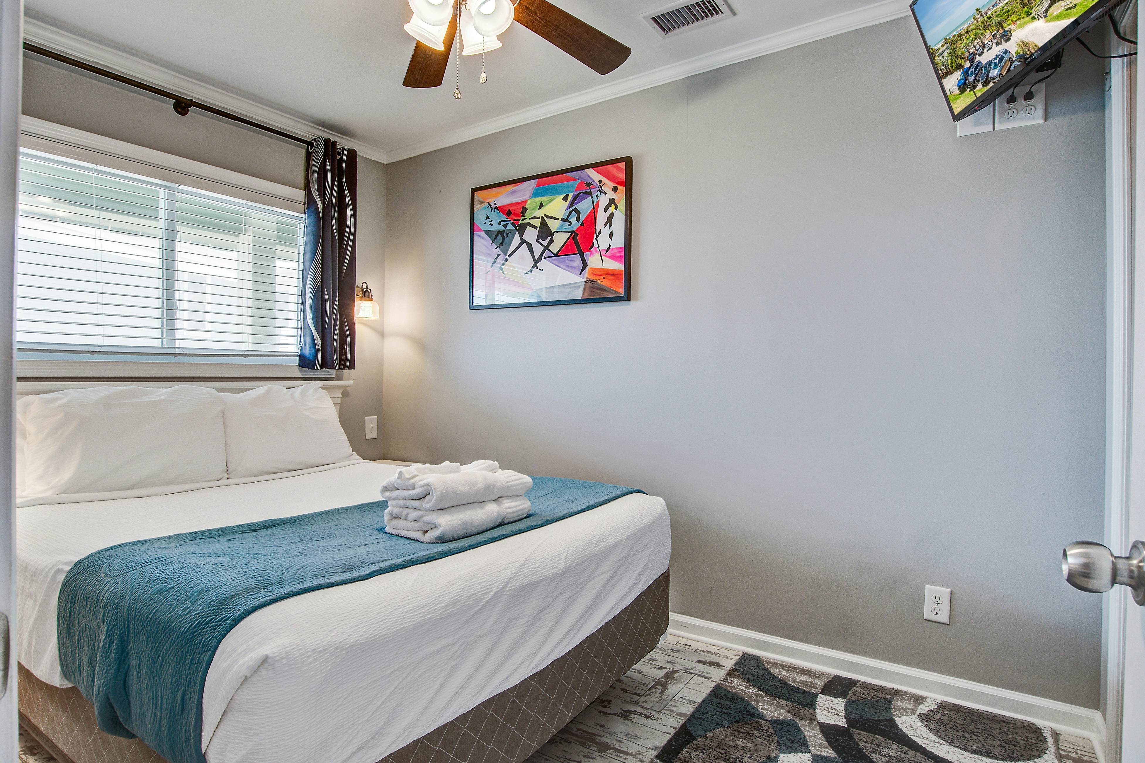 Renovated top-level villa w/ oceanfront view & community pool/pier