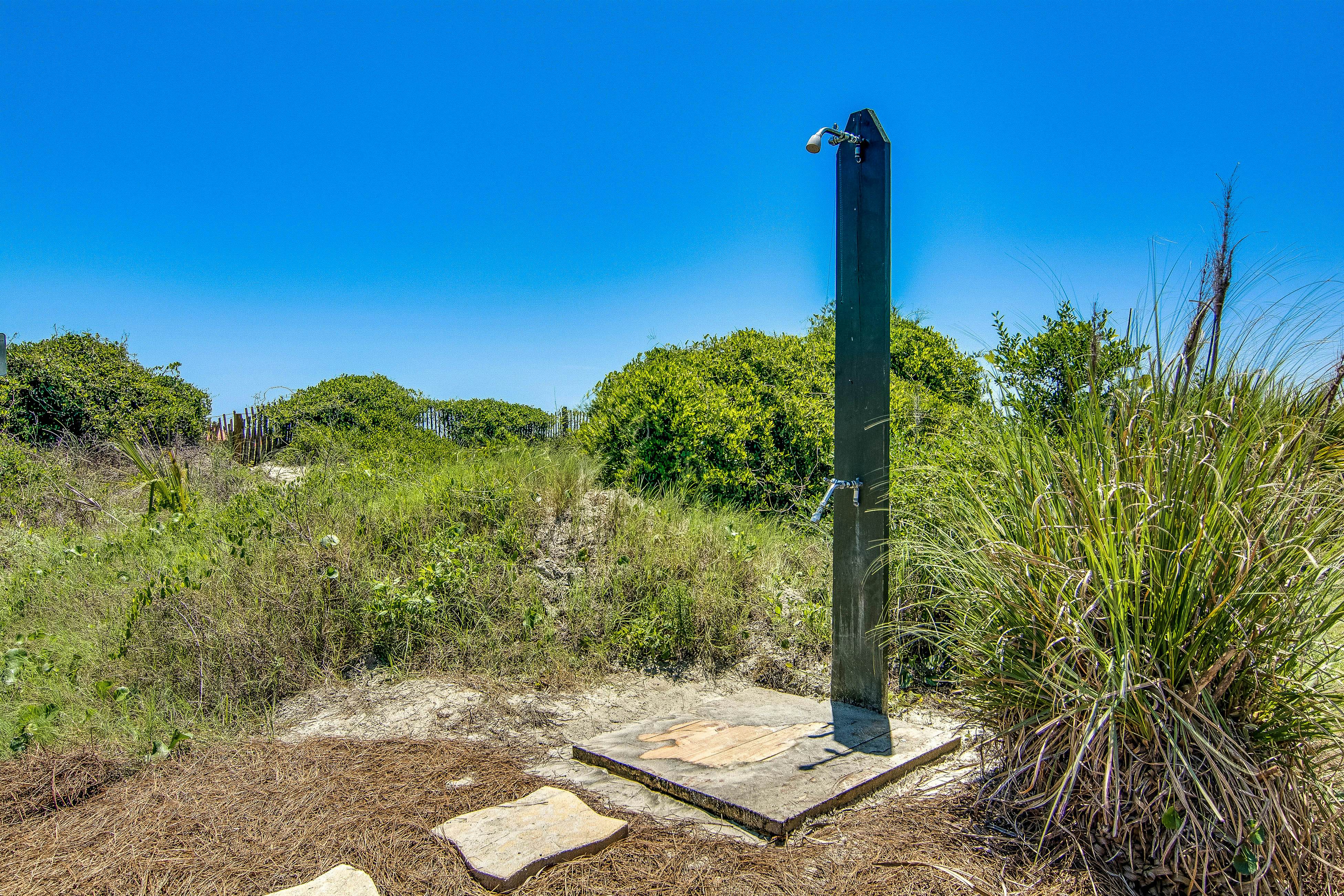 Renovated top-level villa w/ oceanfront view & community pool/pier