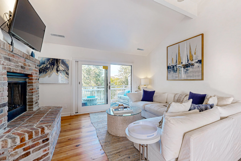 Updated townhouse with outside deck, shared pool, tennis, pickleball and beach
