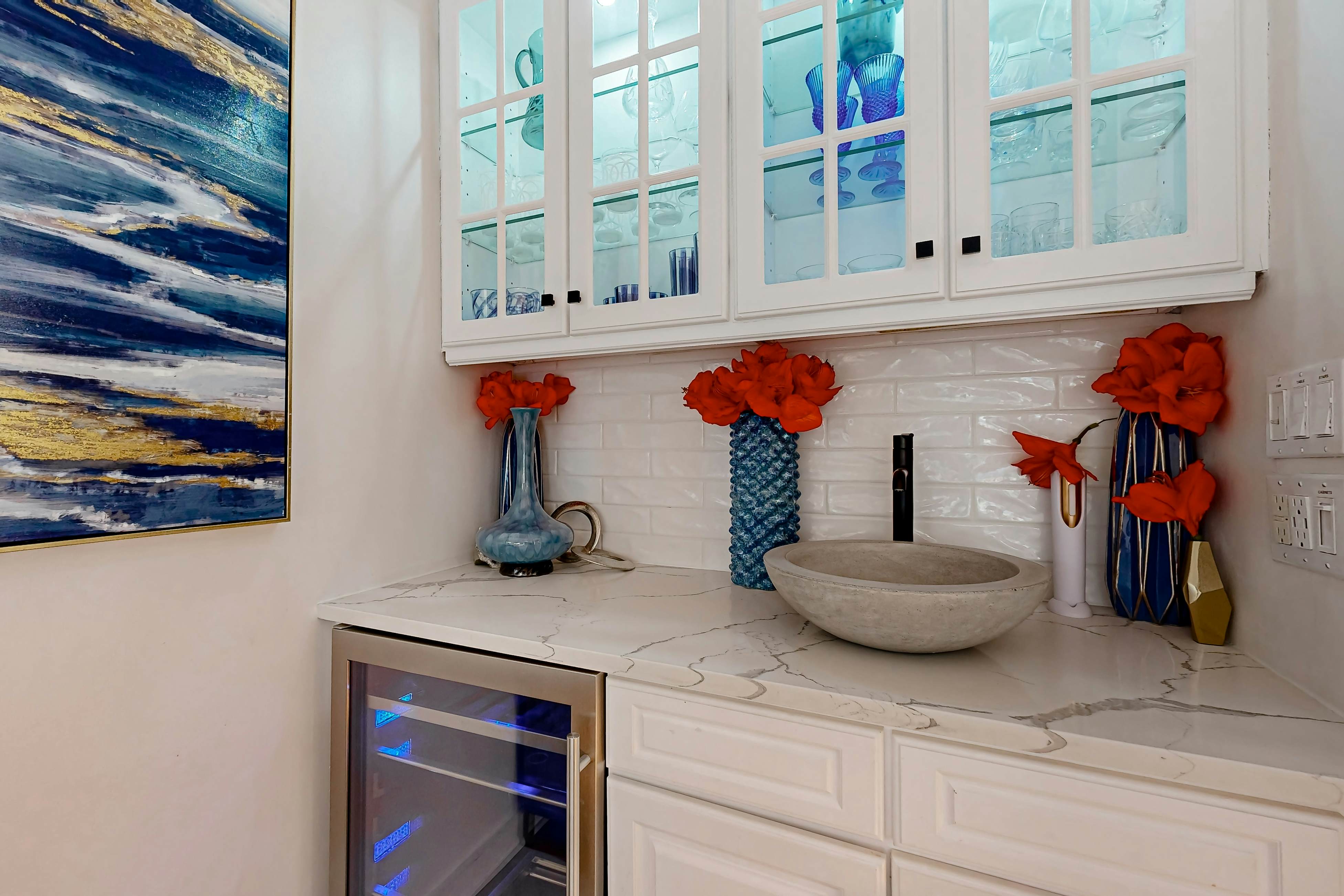 Updated townhouse with outside deck, shared pool, tennis, pickleball and beach