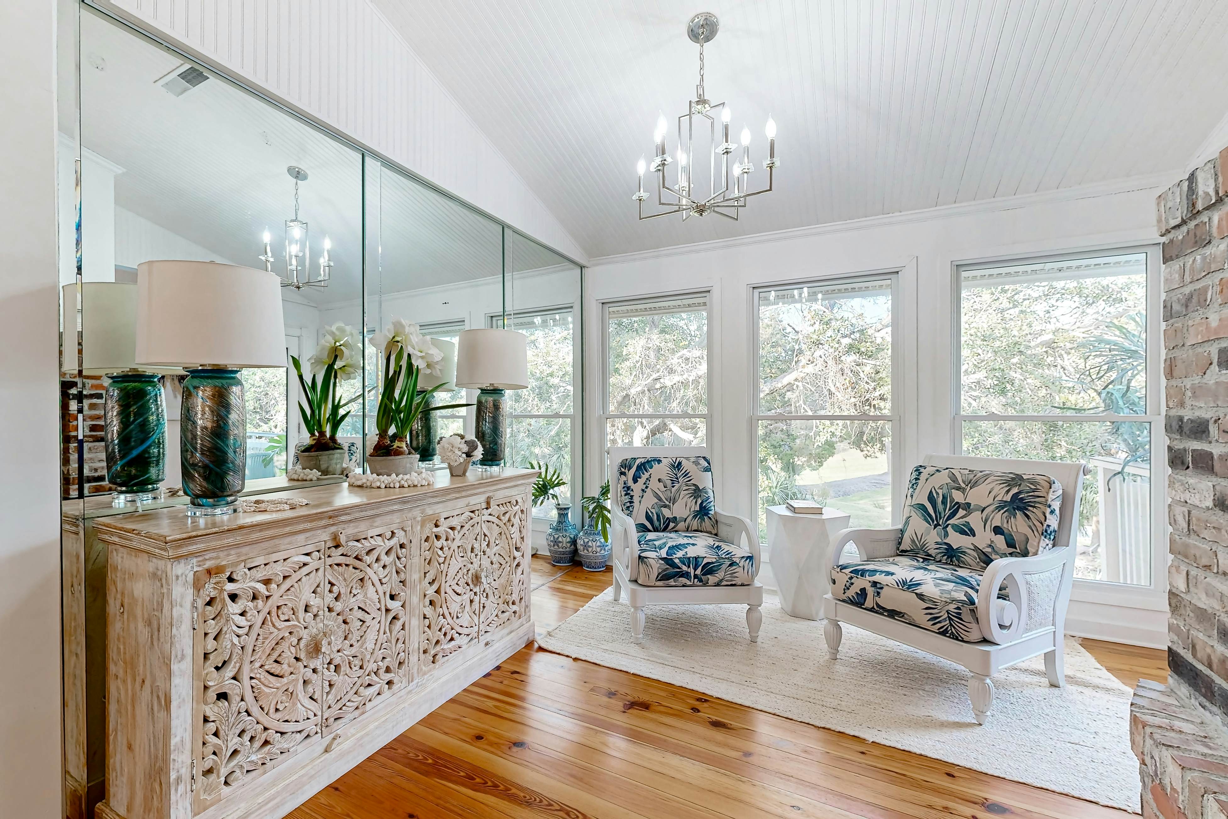 Updated townhouse with outside deck, shared pool, tennis, pickleball and beach