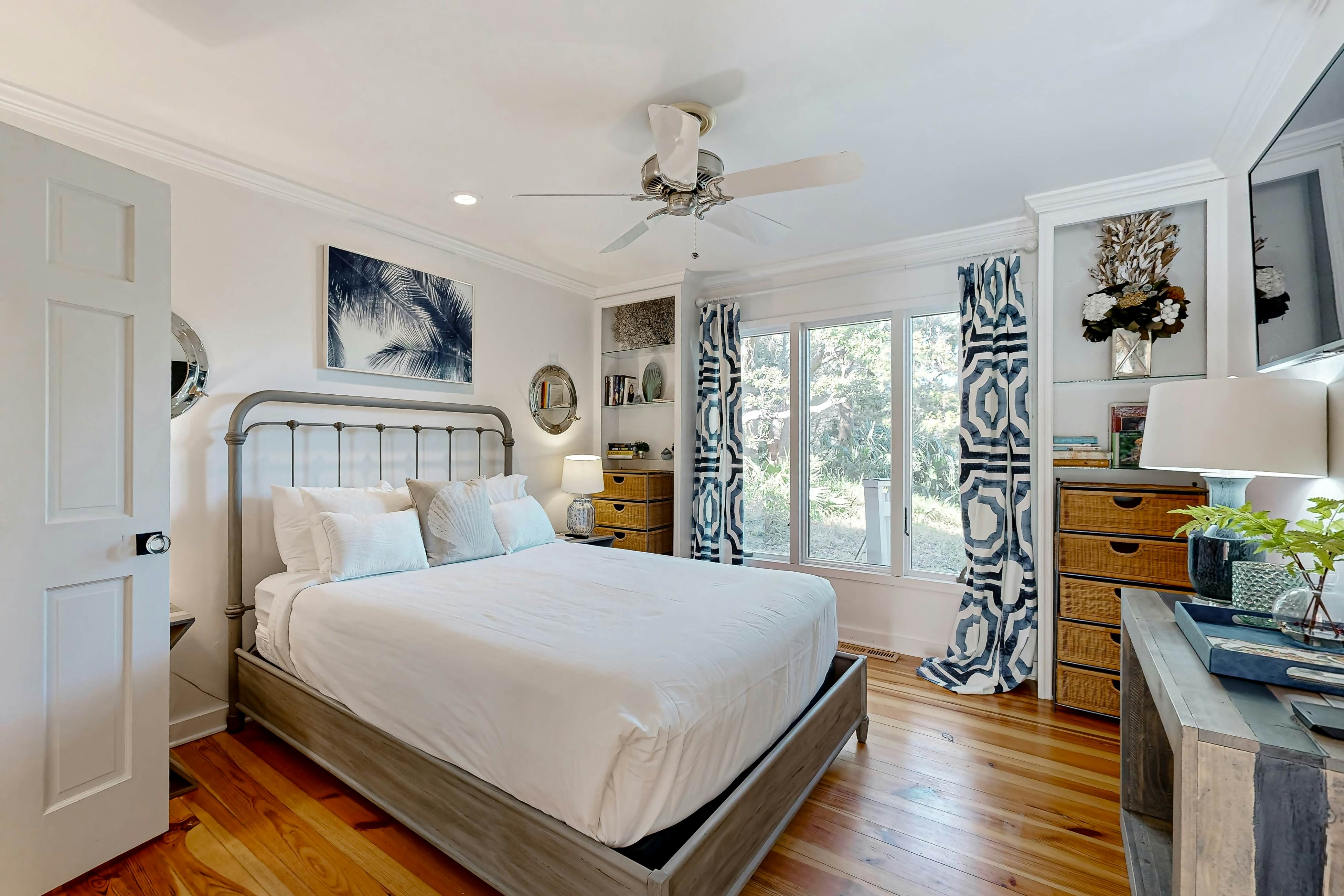 Updated townhouse with outside deck, shared pool, tennis, pickleball and beach