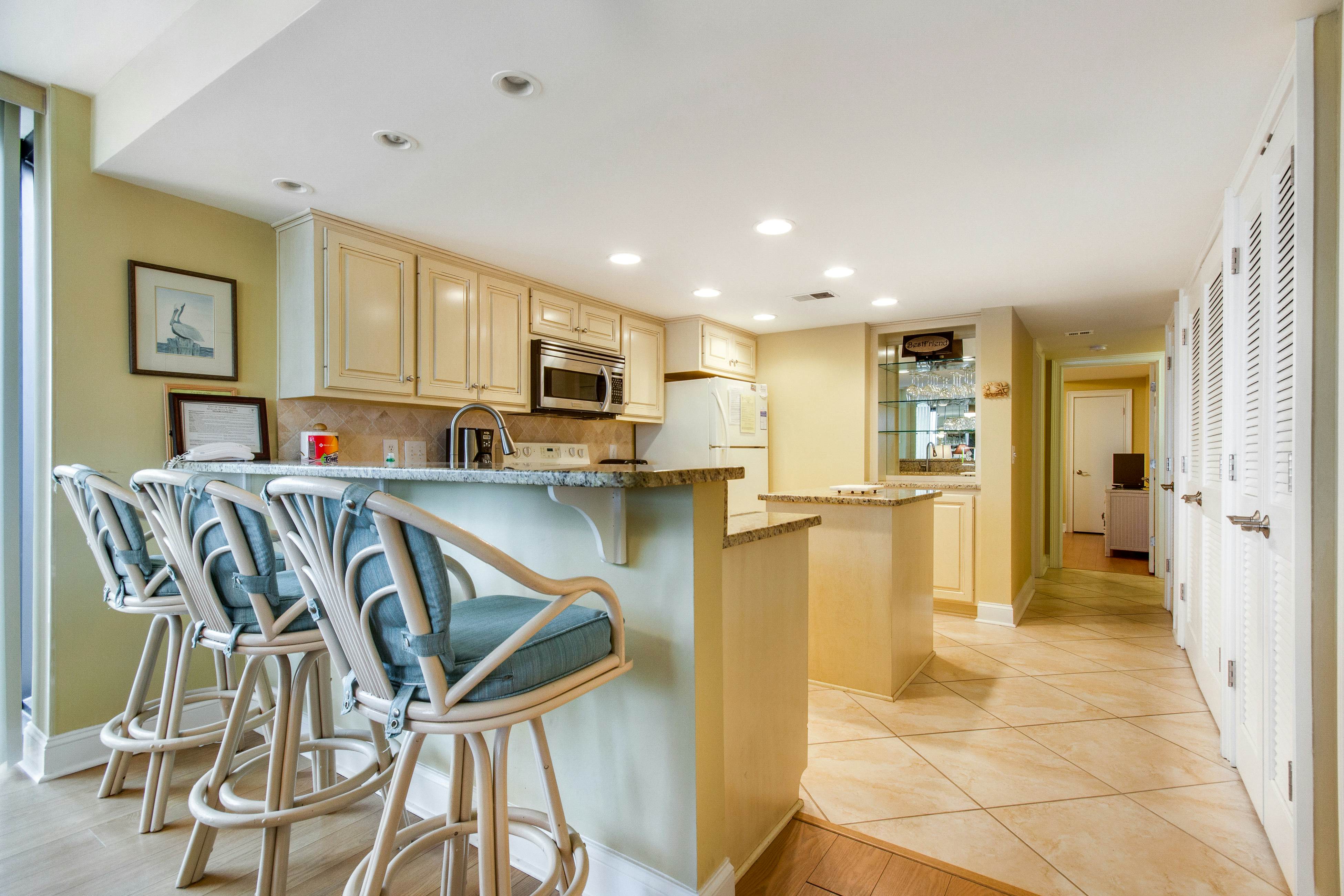 Ocean view villa w/ community pool - steps to the beach, near dining & golf