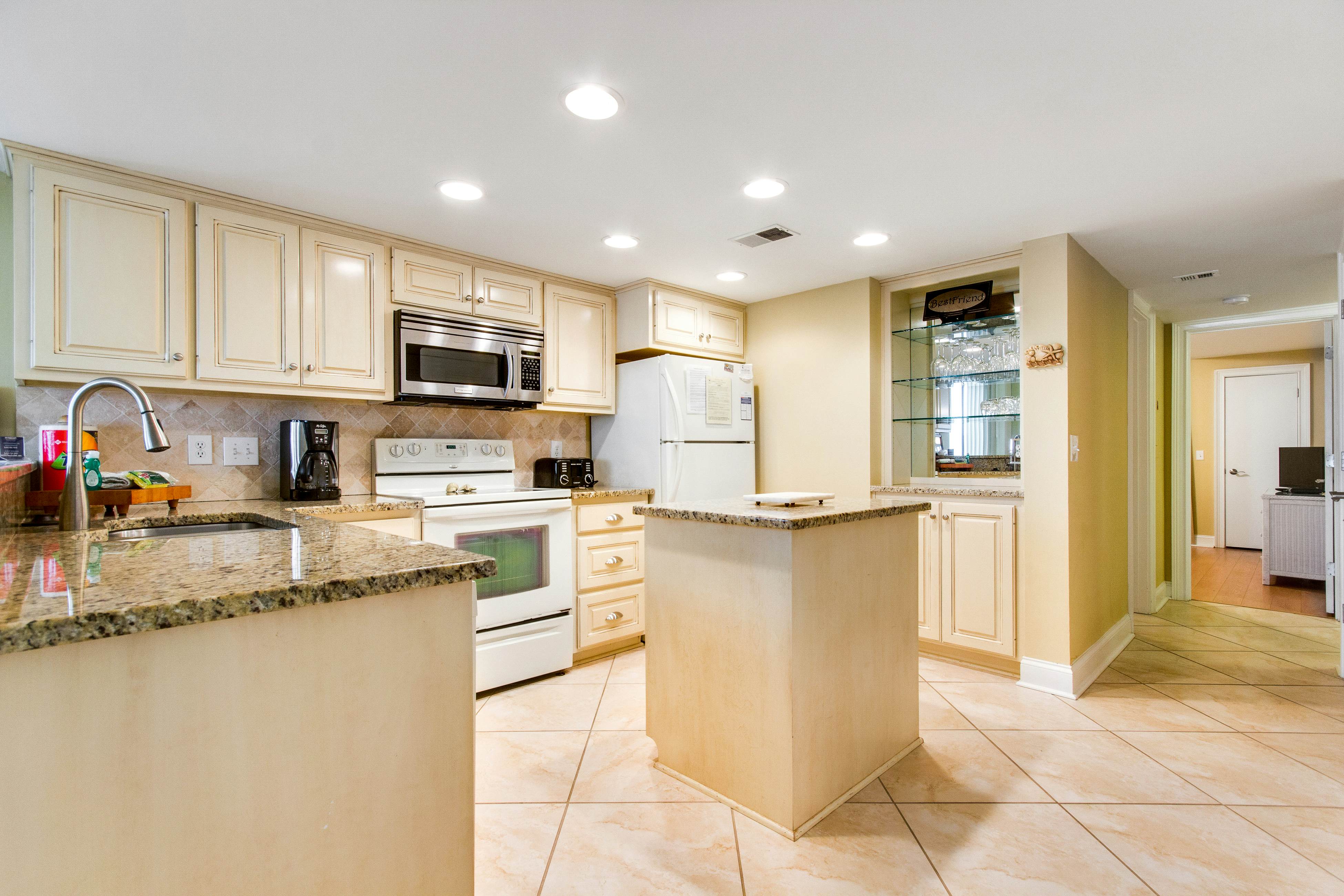 Ocean view villa w/ community pool - steps to the beach, near dining & golf