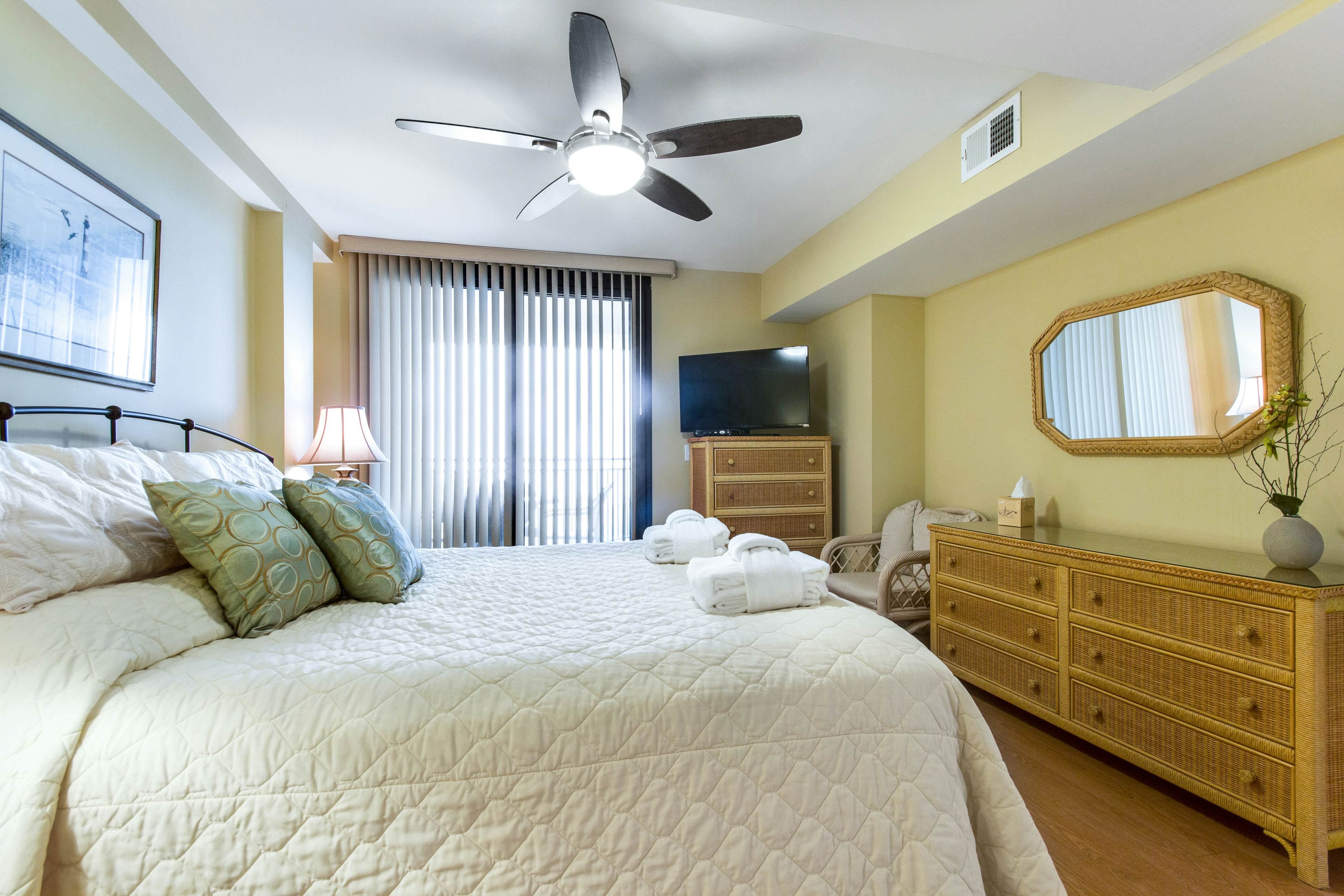 Ocean view villa w/ community pool - steps to the beach, near dining & golf