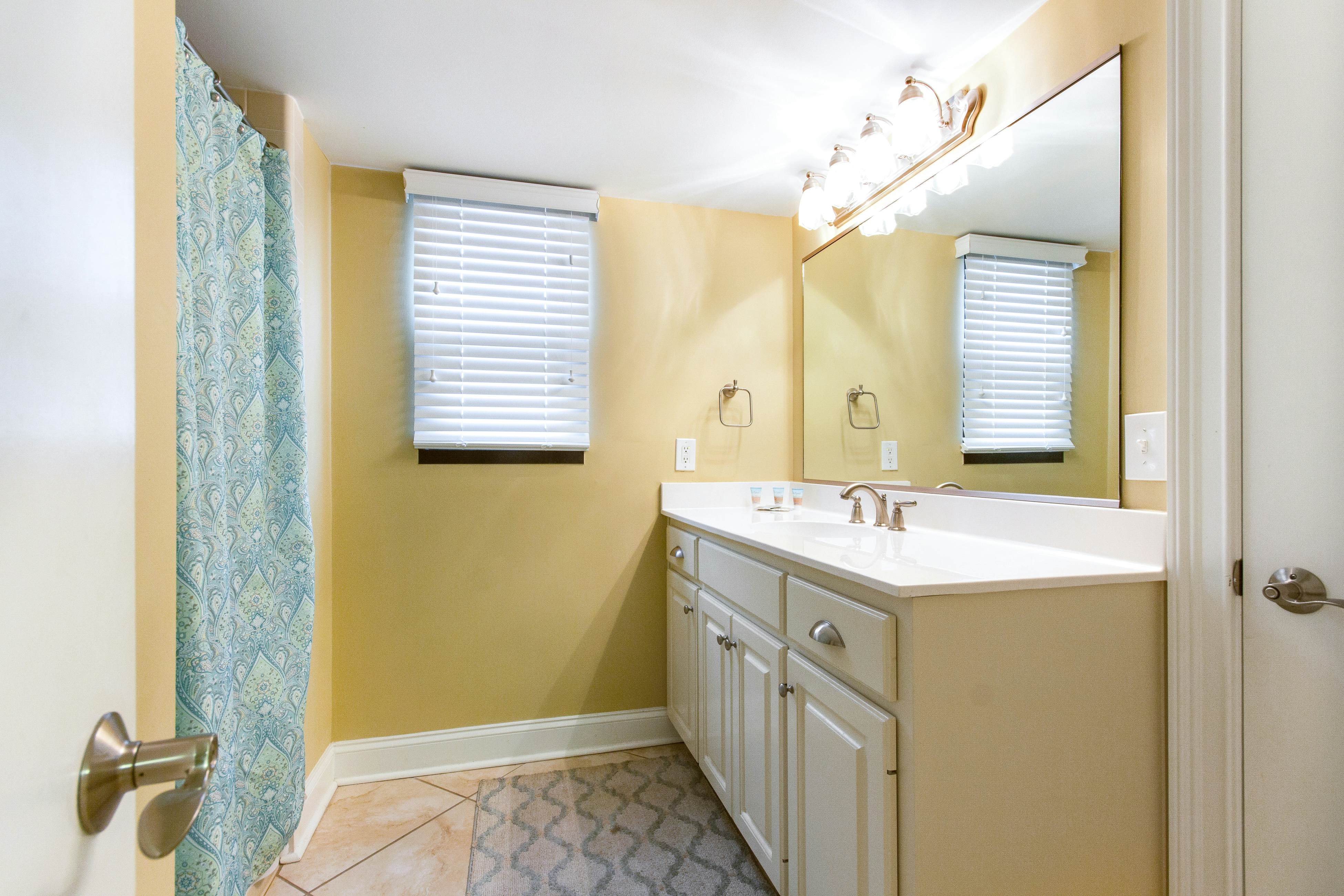 Ocean view villa w/ community pool - steps to the beach, near dining & golf