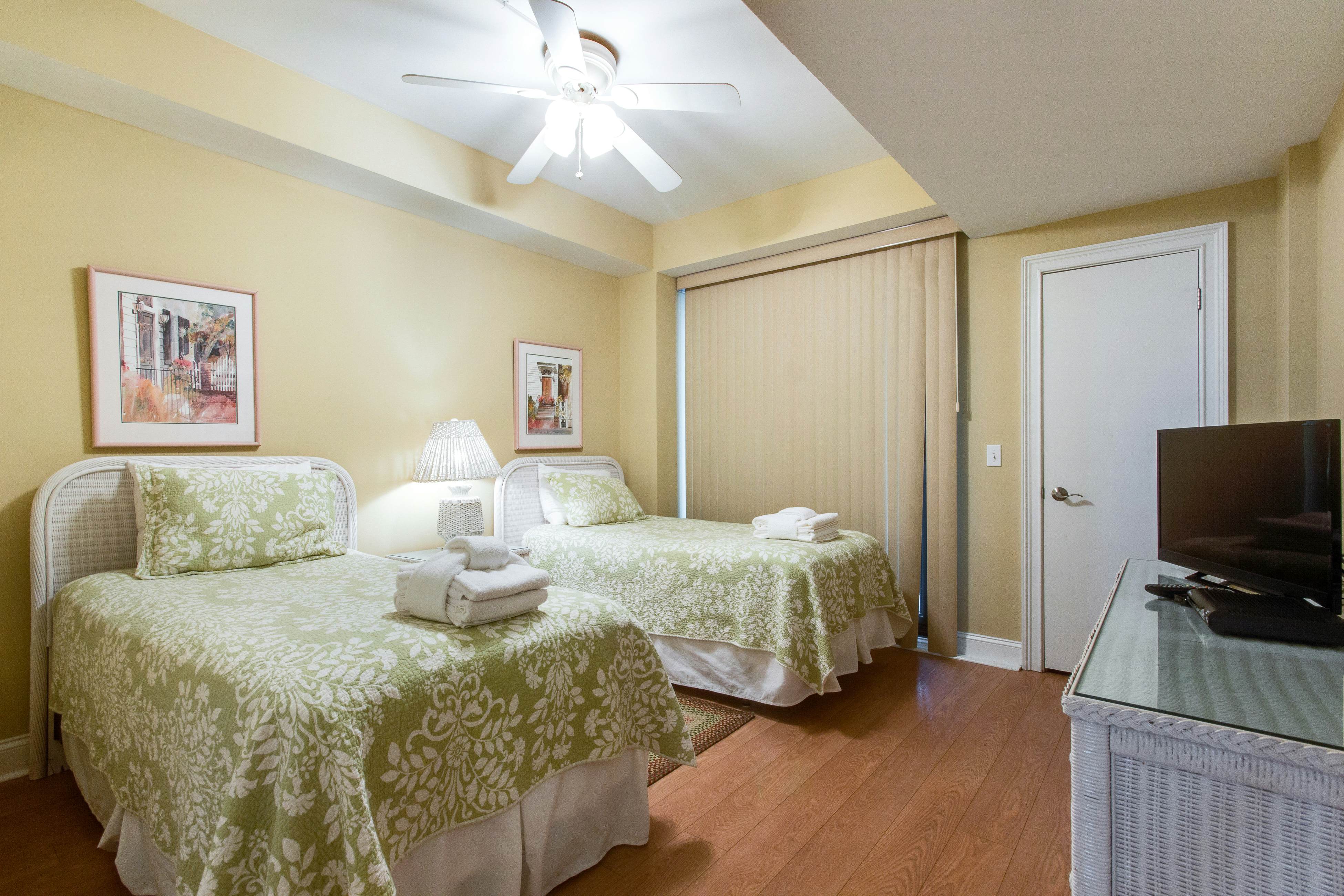 Ocean view villa w/ community pool - steps to the beach, near dining & golf