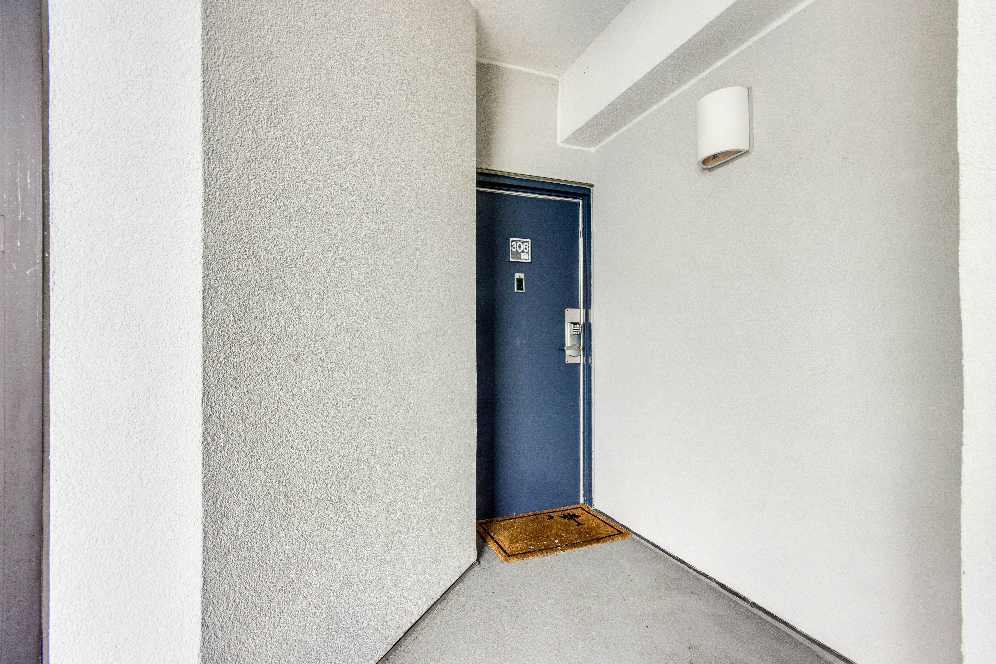 Ocean view villa w/ community pool - steps to the beach, near dining & golf