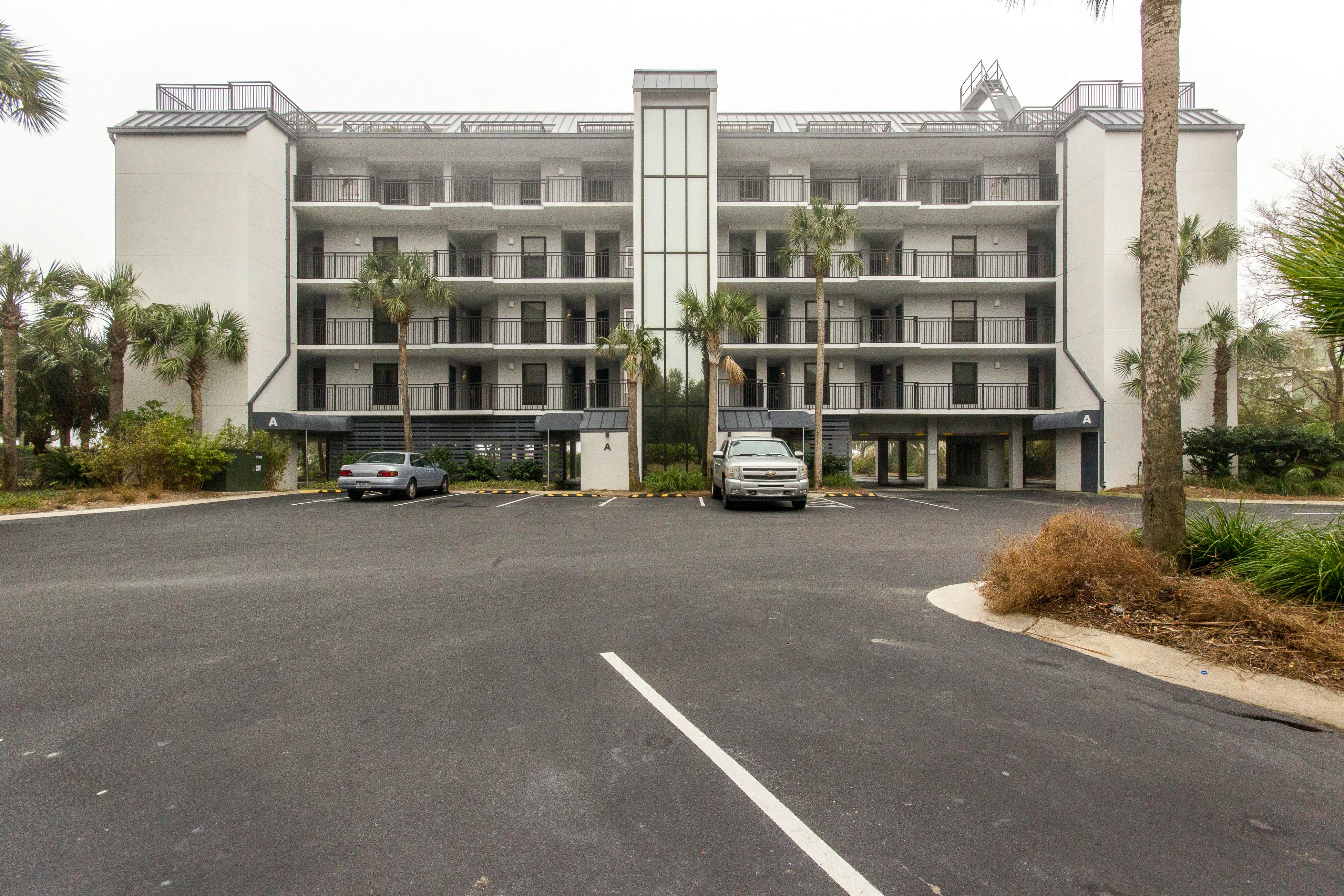 Ocean view villa w/ community pool - steps to the beach, near dining & golf