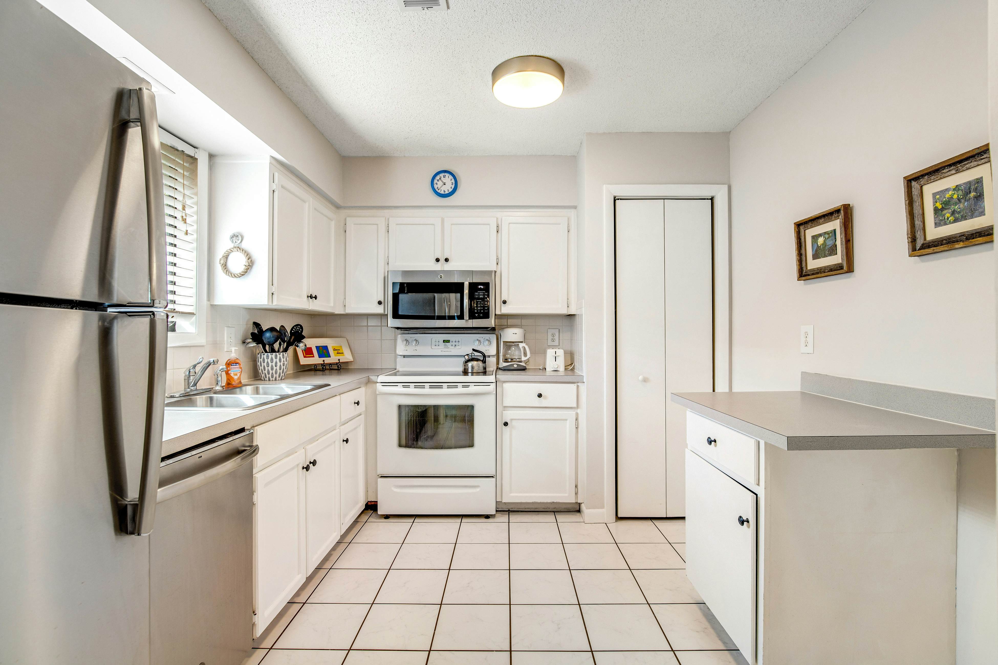 Dog-Friendly Home with Deck, Screened Porch & Woodland Views - Near Beach