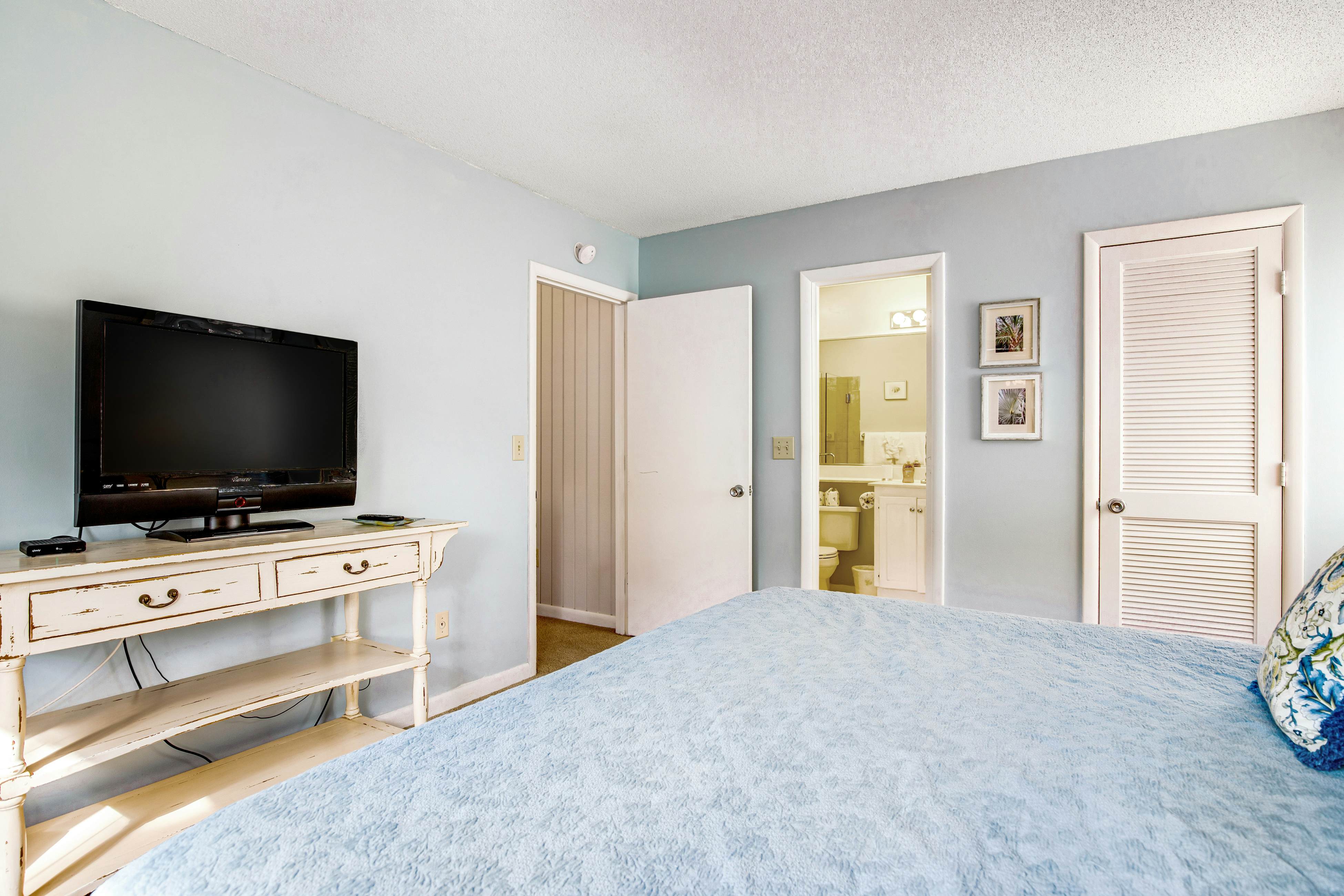 Dog-Friendly Home with Deck, Screened Porch & Woodland Views - Near Beach