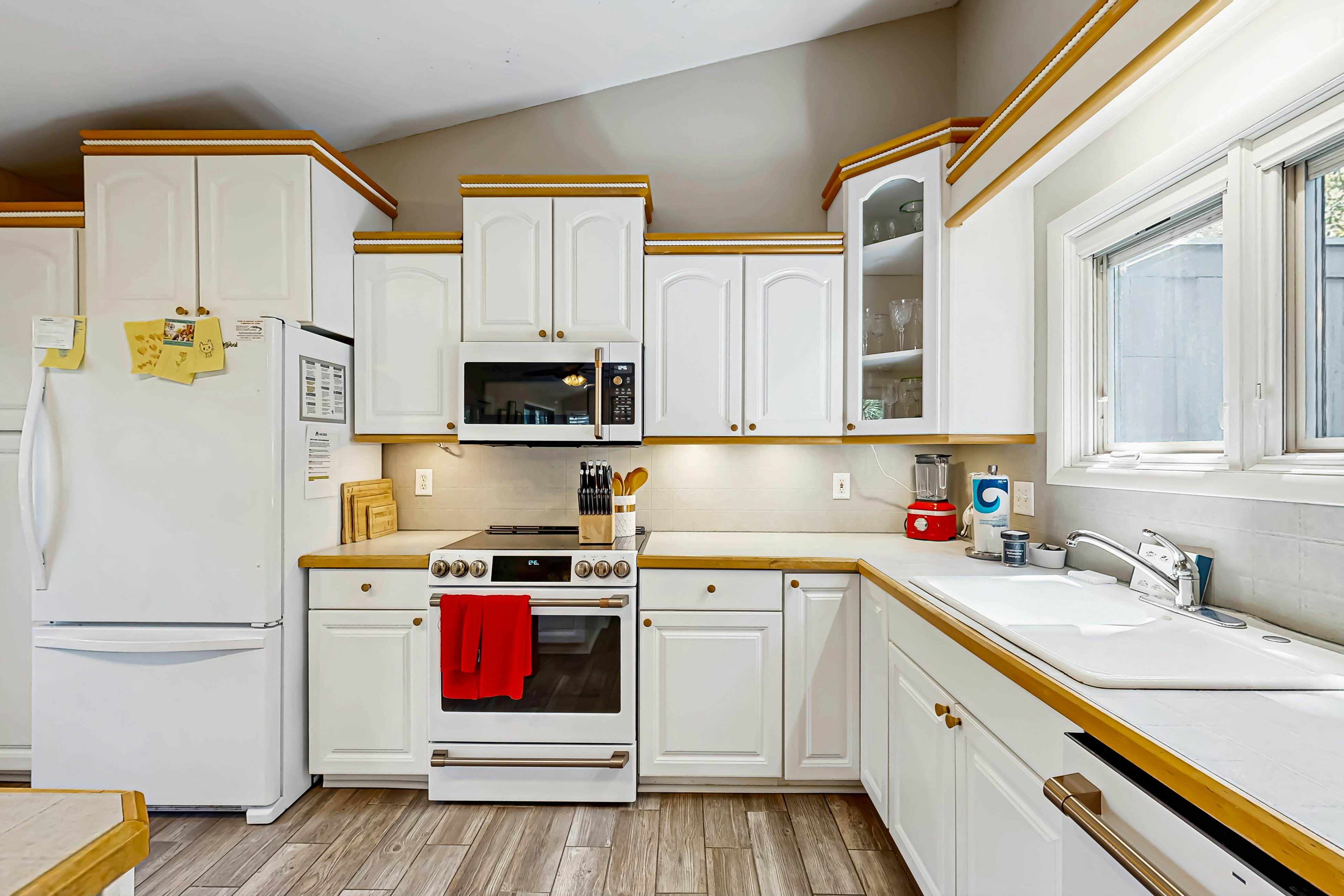 Golf course home with deck, porch & lagoon view - 1 block to beach, 1 dog OK