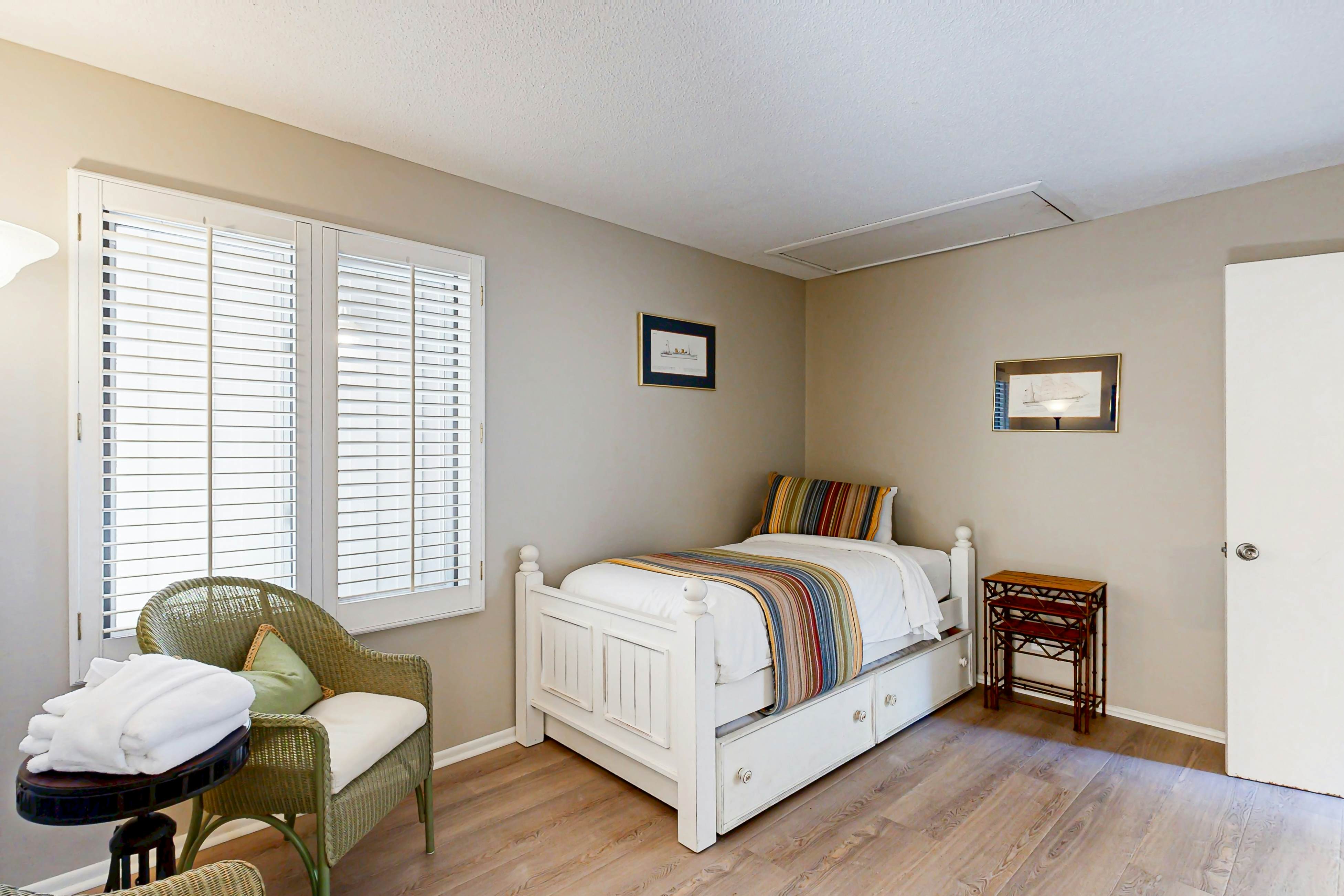 Golf course home with deck, porch & lagoon view - 1 block to beach, 1 dog OK