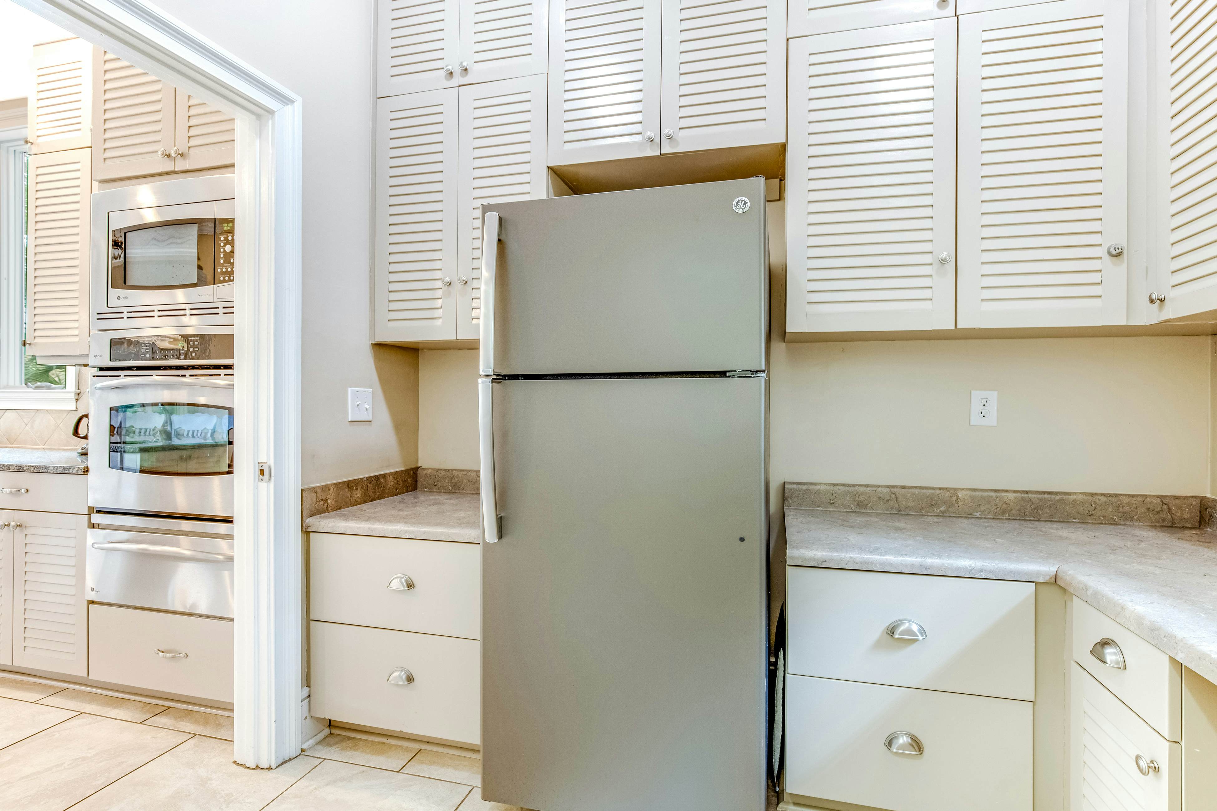 Upscale house with private pool, lagoon views - near beach & tennis