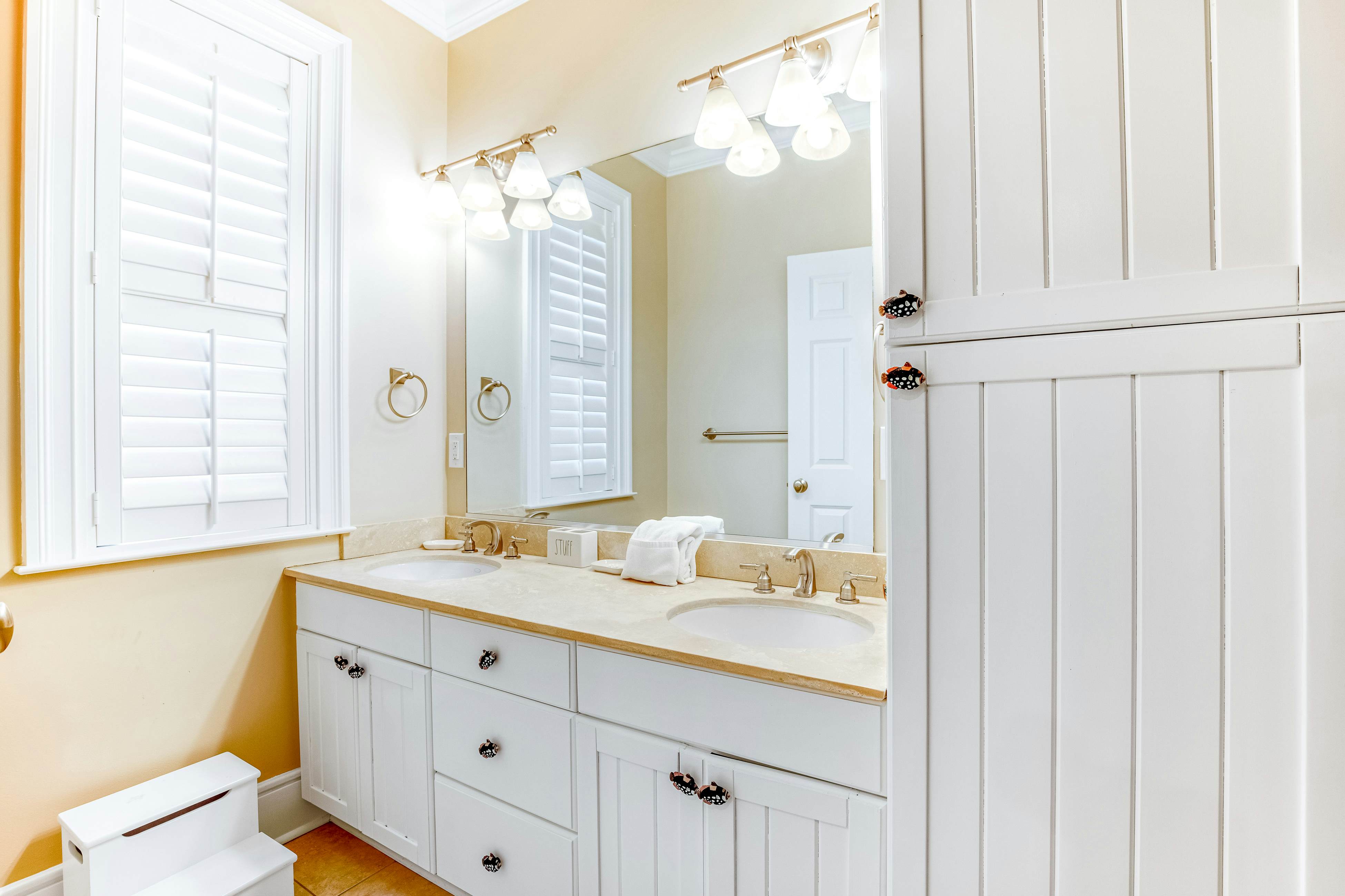 Upscale house with private pool, lagoon views - near beach & tennis