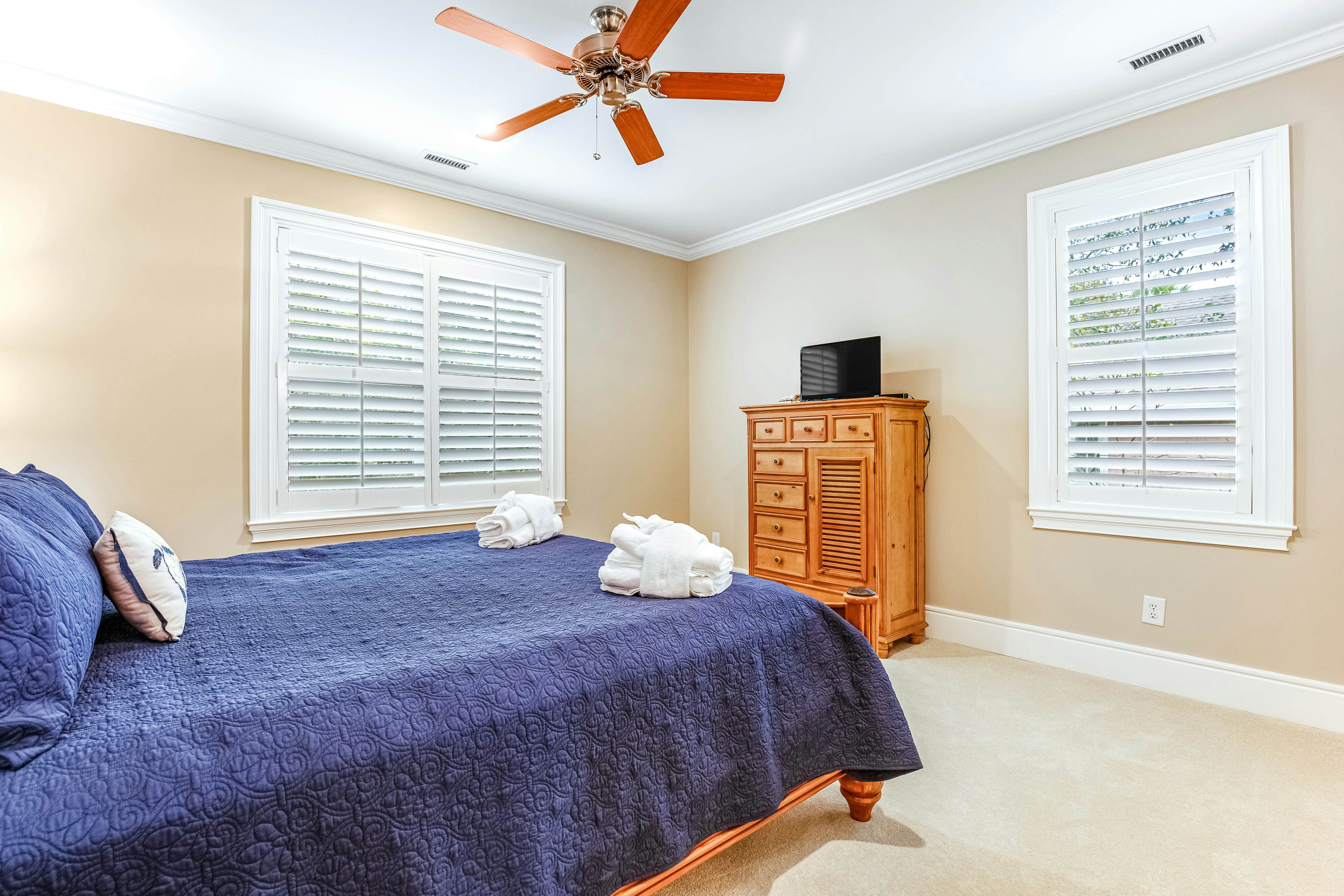 Upscale house with private pool, lagoon views - near beach & tennis