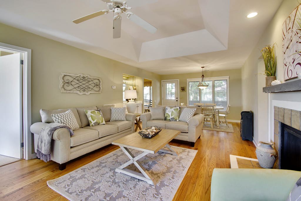 A Great Family Getaway with Shared Pool - Close to Golf Course and Attractions