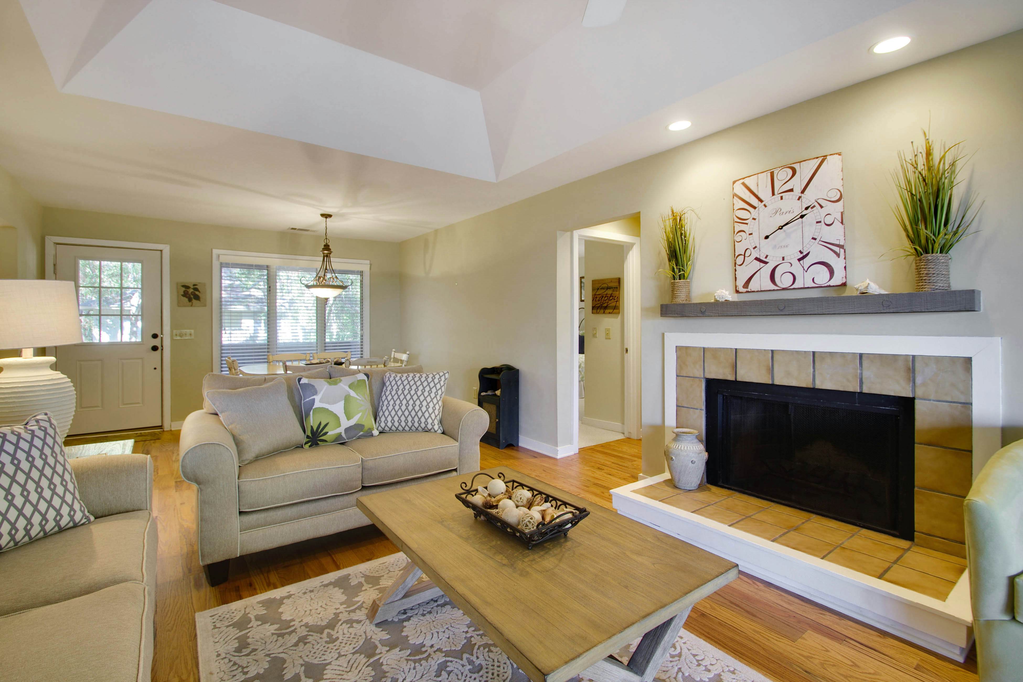 Lakeview Getaway with Shared Pool - Close to Golf Course and Attractions