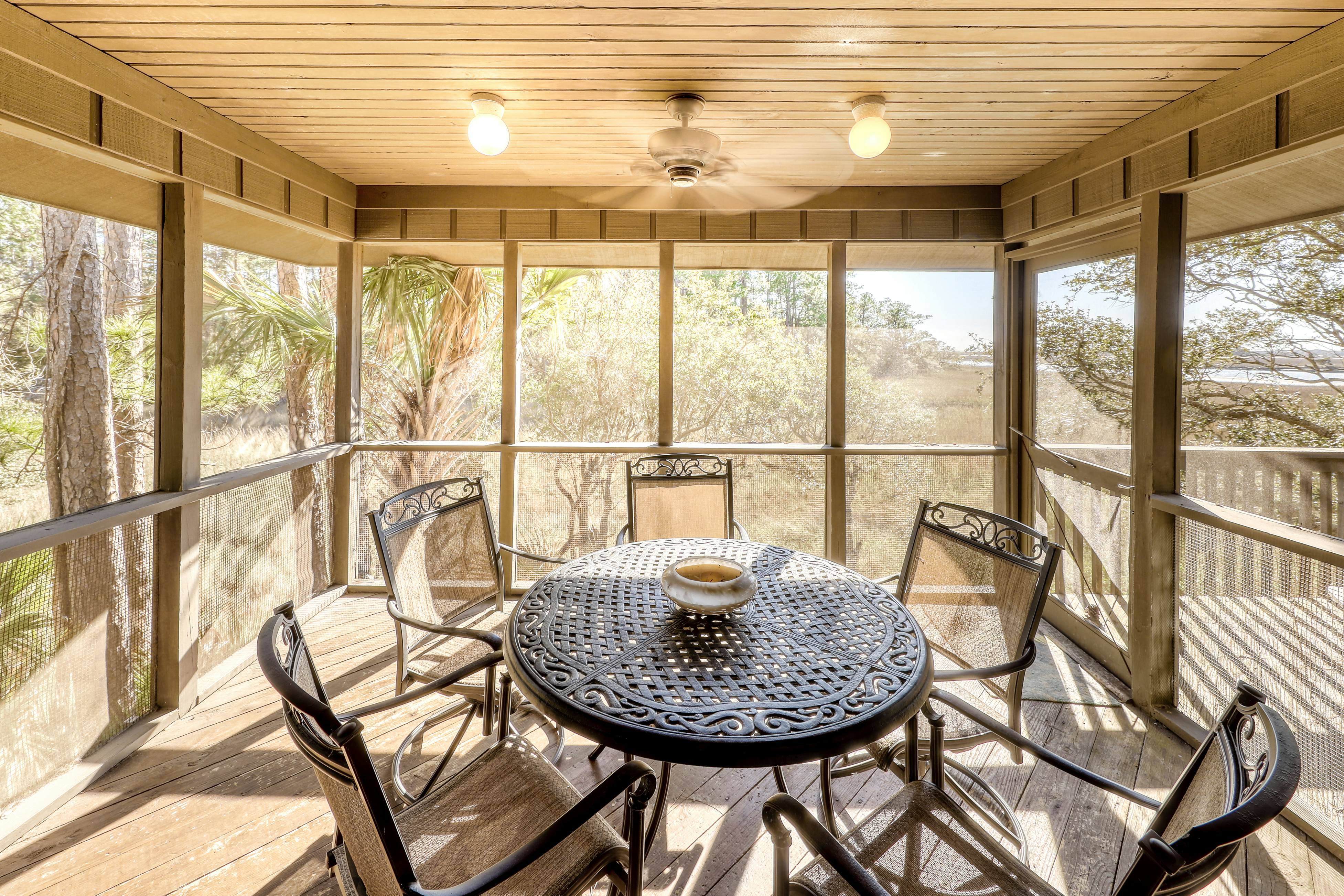 Lakeview Getaway with Shared Pool - Close to Golf Course and Attractions