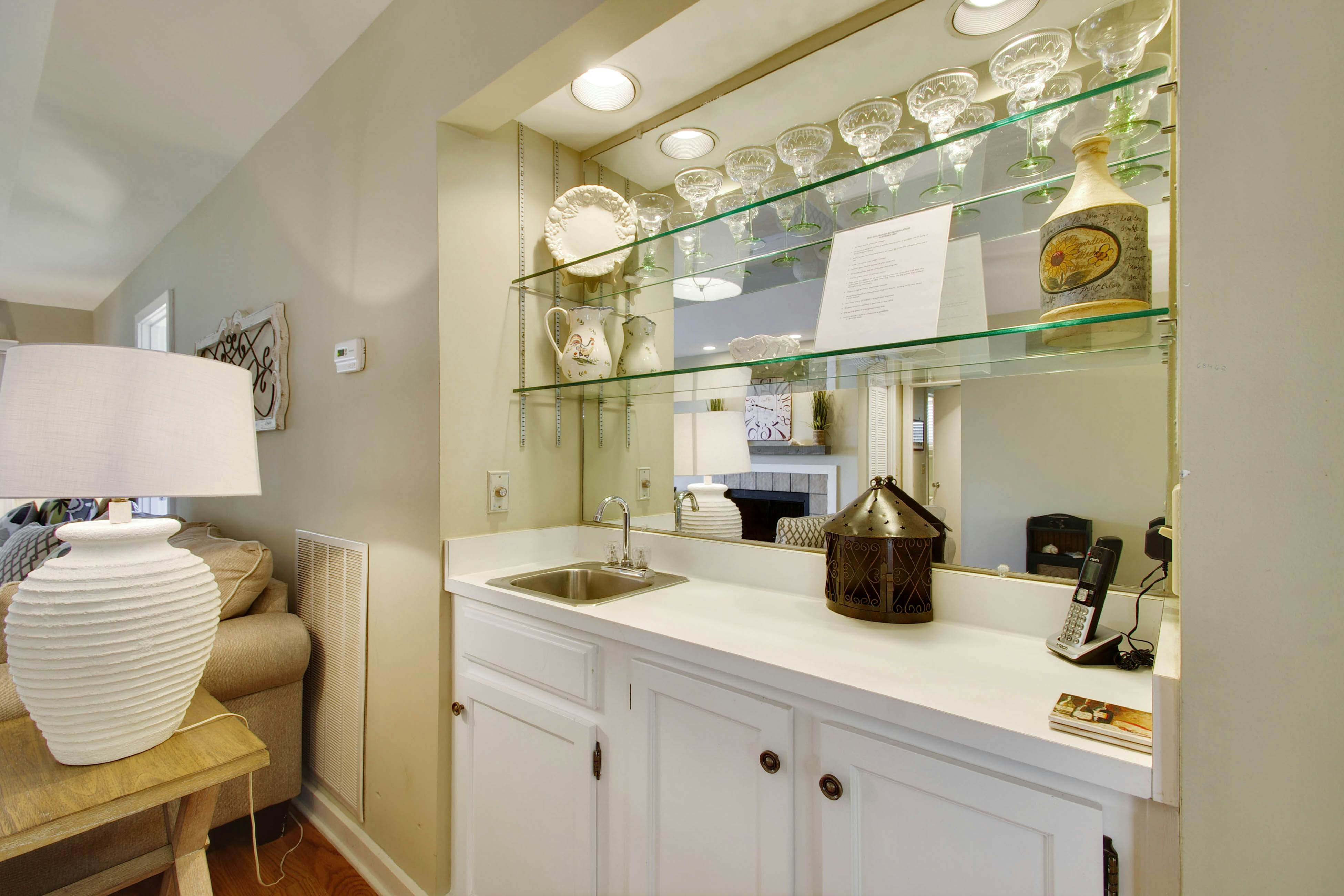 Lakeview Getaway with Shared Pool - Close to Golf Course and Attractions