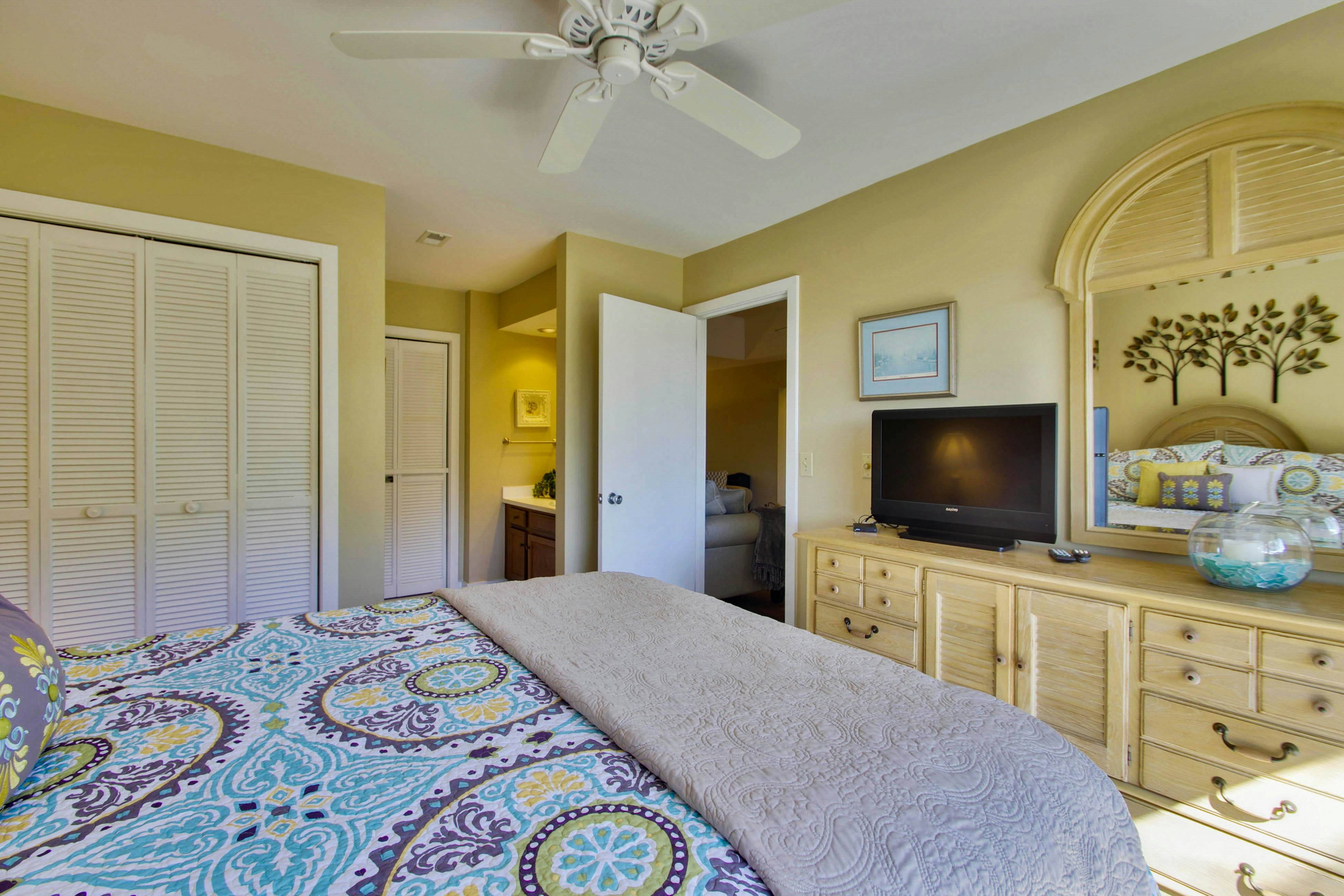 Lakeview Getaway with Shared Pool - Close to Golf Course and Attractions