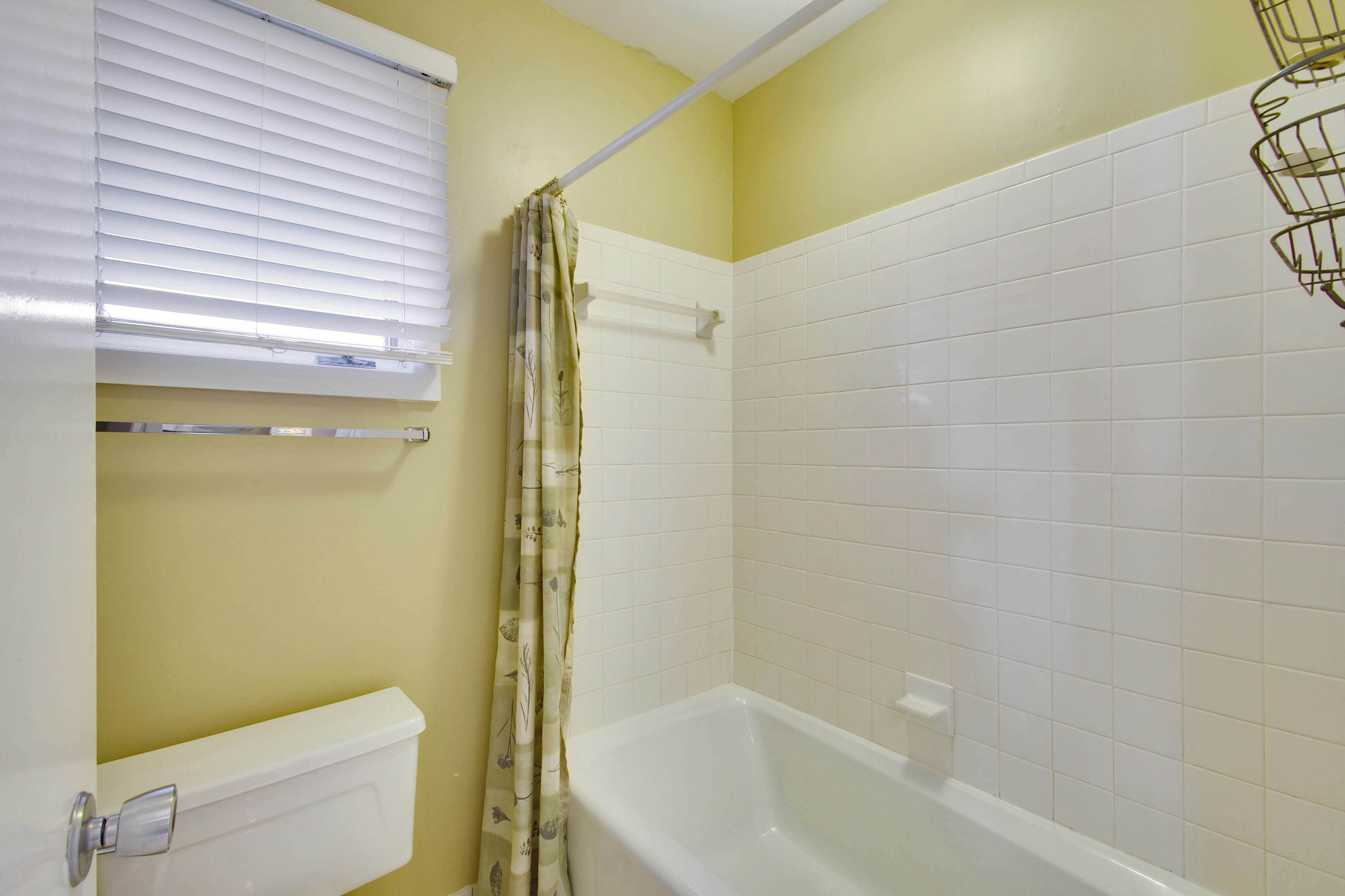 Lakeview Getaway with Shared Pool - Close to Golf Course and Attractions