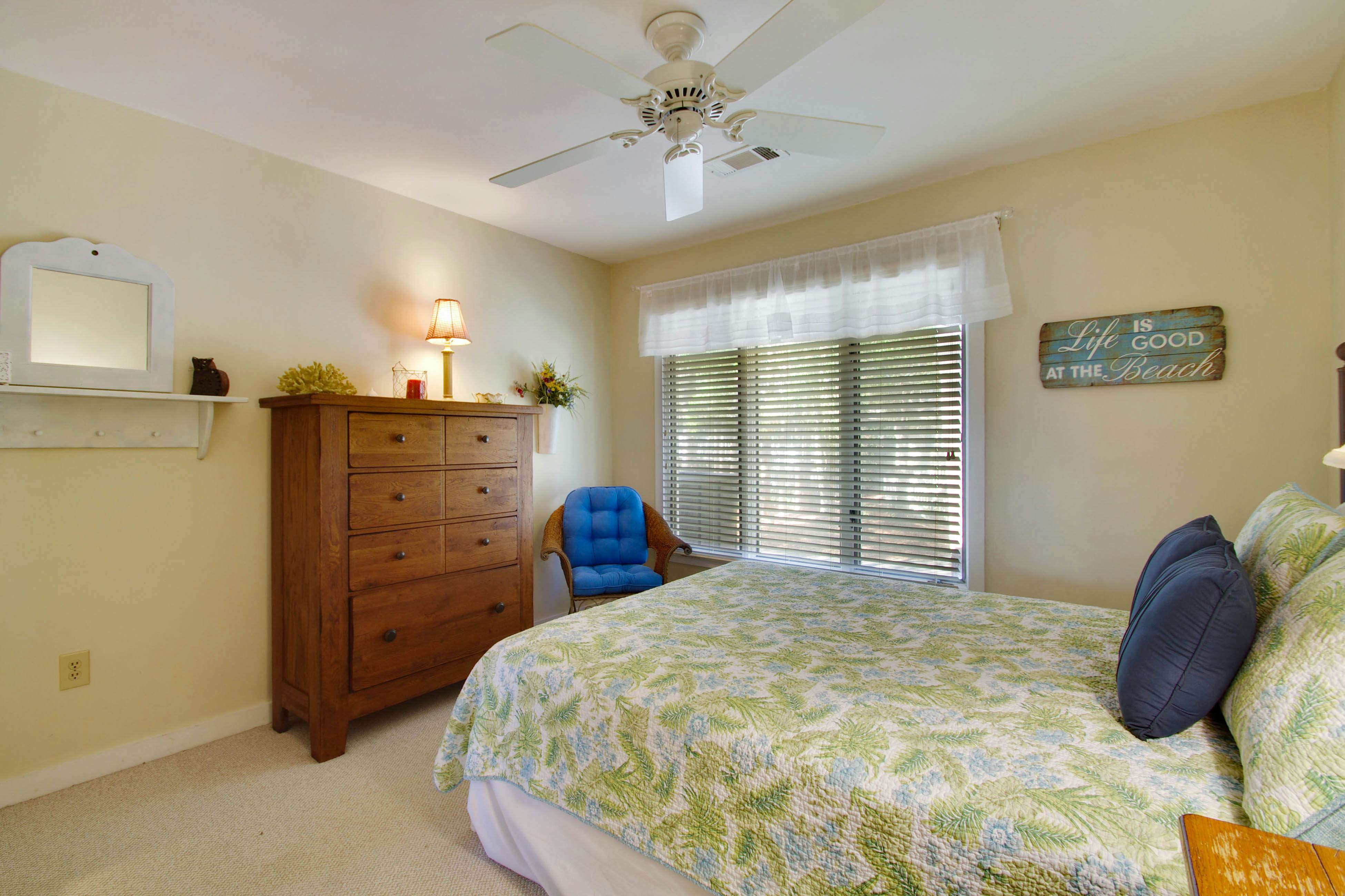 Lakeview Getaway with Shared Pool - Close to Golf Course and Attractions